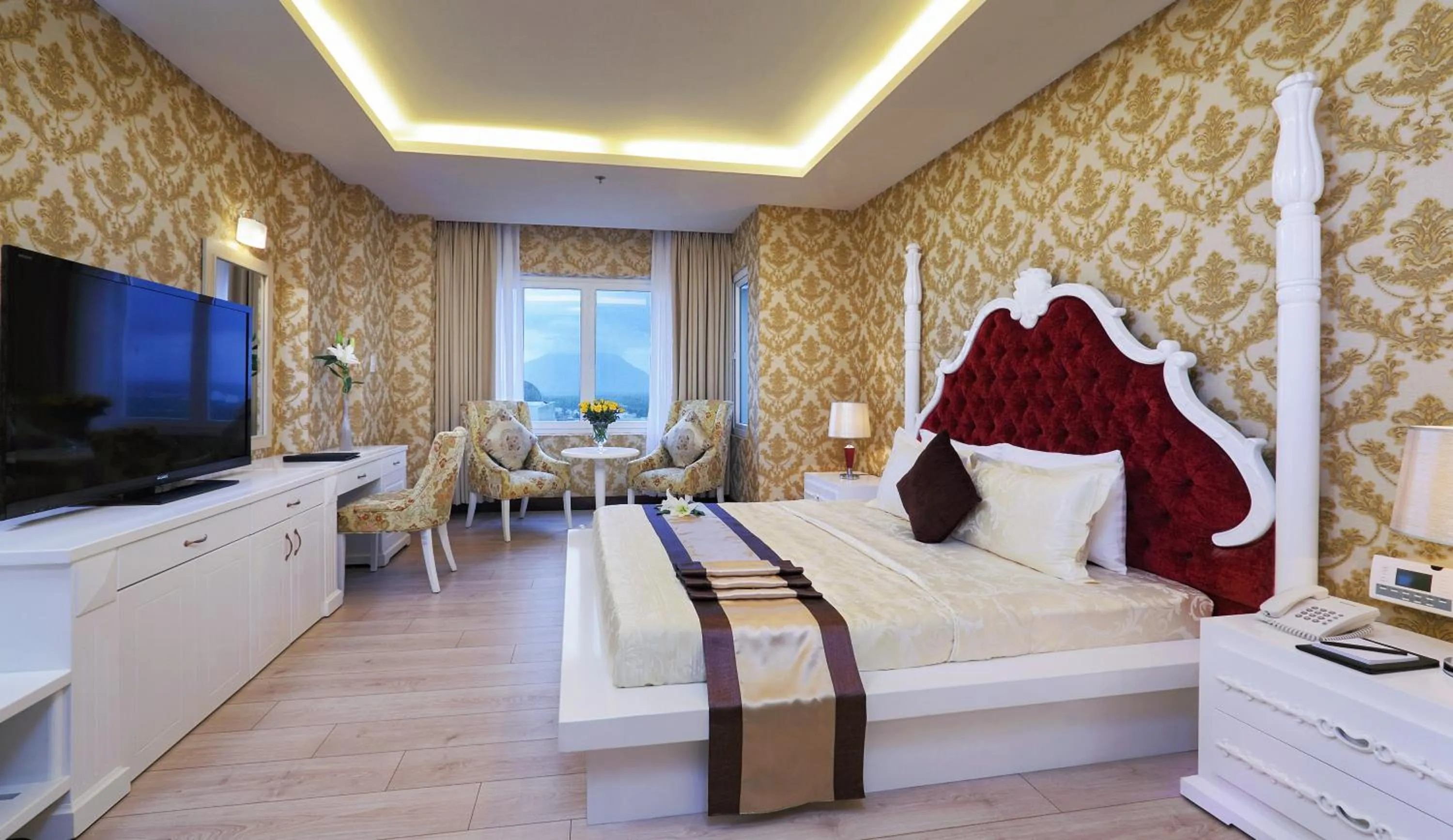 Bedroom, Bed in Sunrise Hotel