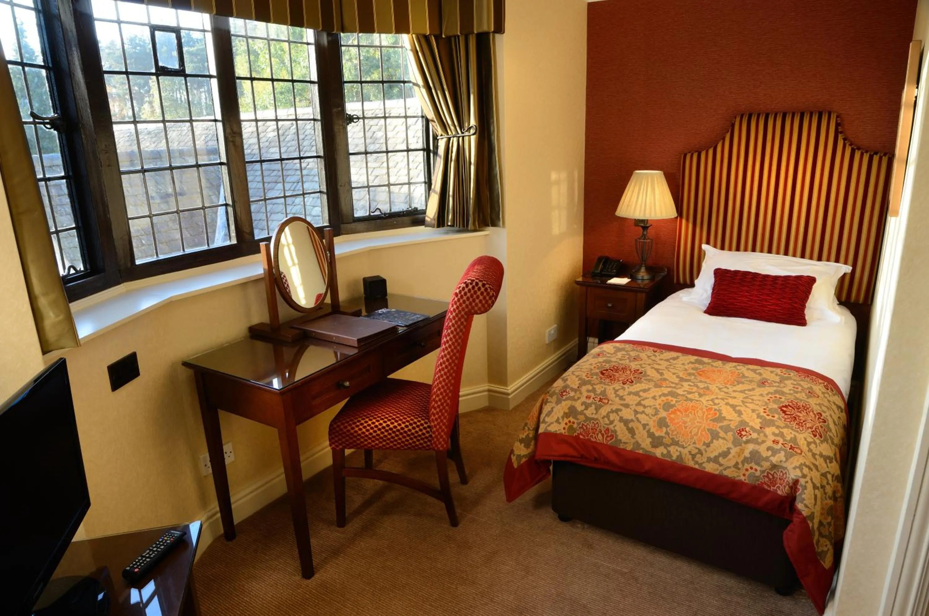 Day, Bed in Inglewood Manor