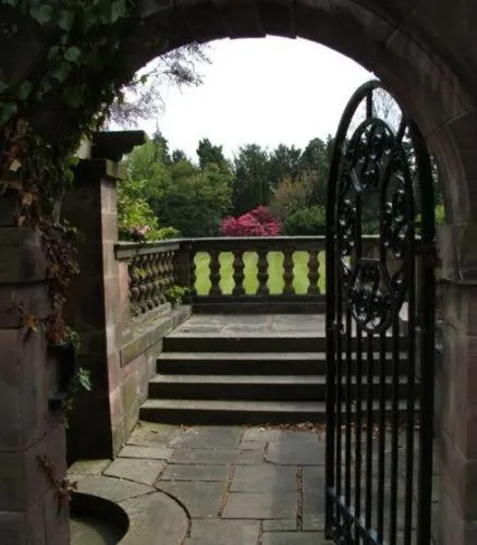 Day in Inglewood Manor