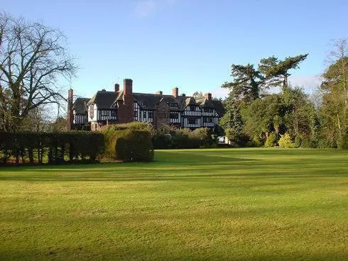 Facade/entrance in Inglewood Manor