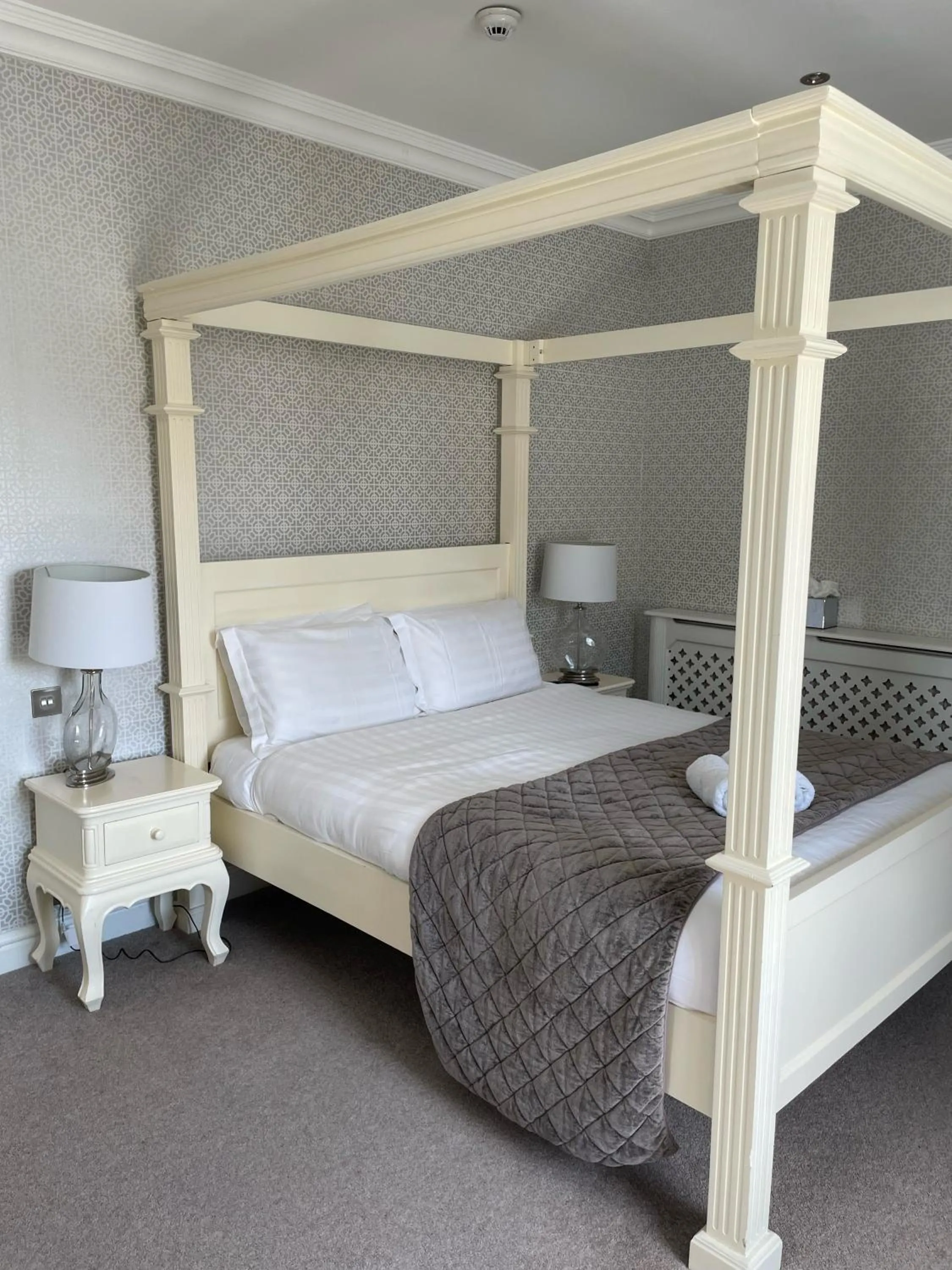 Bedroom, Bed in Inglewood Manor