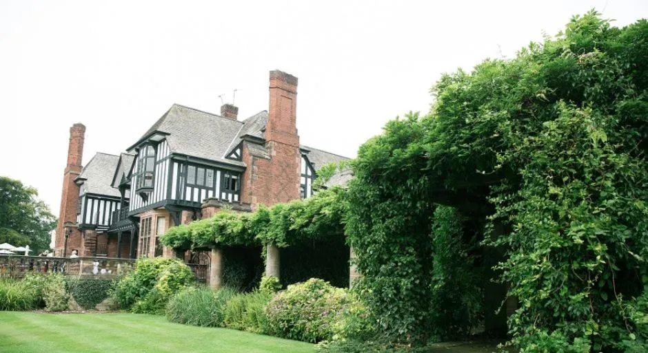 Property building in Inglewood Manor