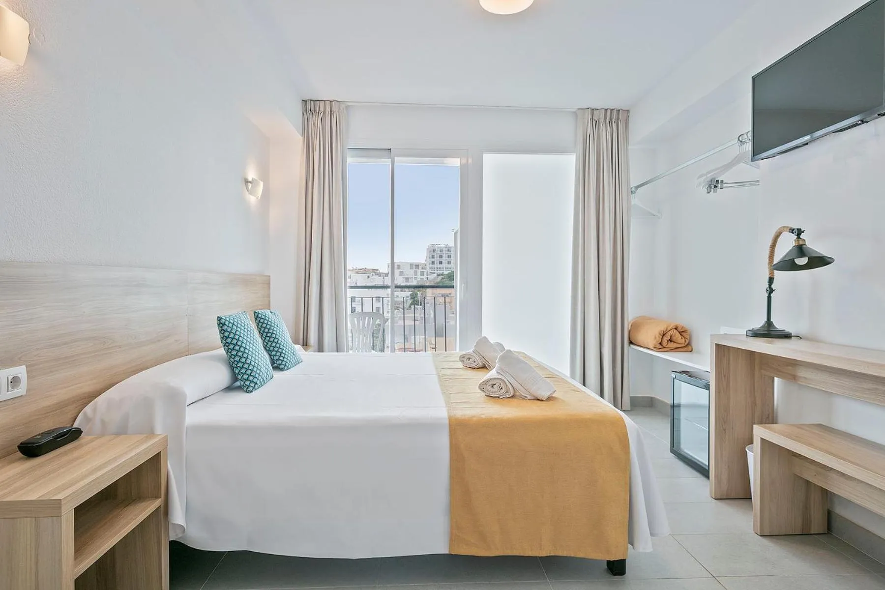 Bedroom, Bed in Don Quijote