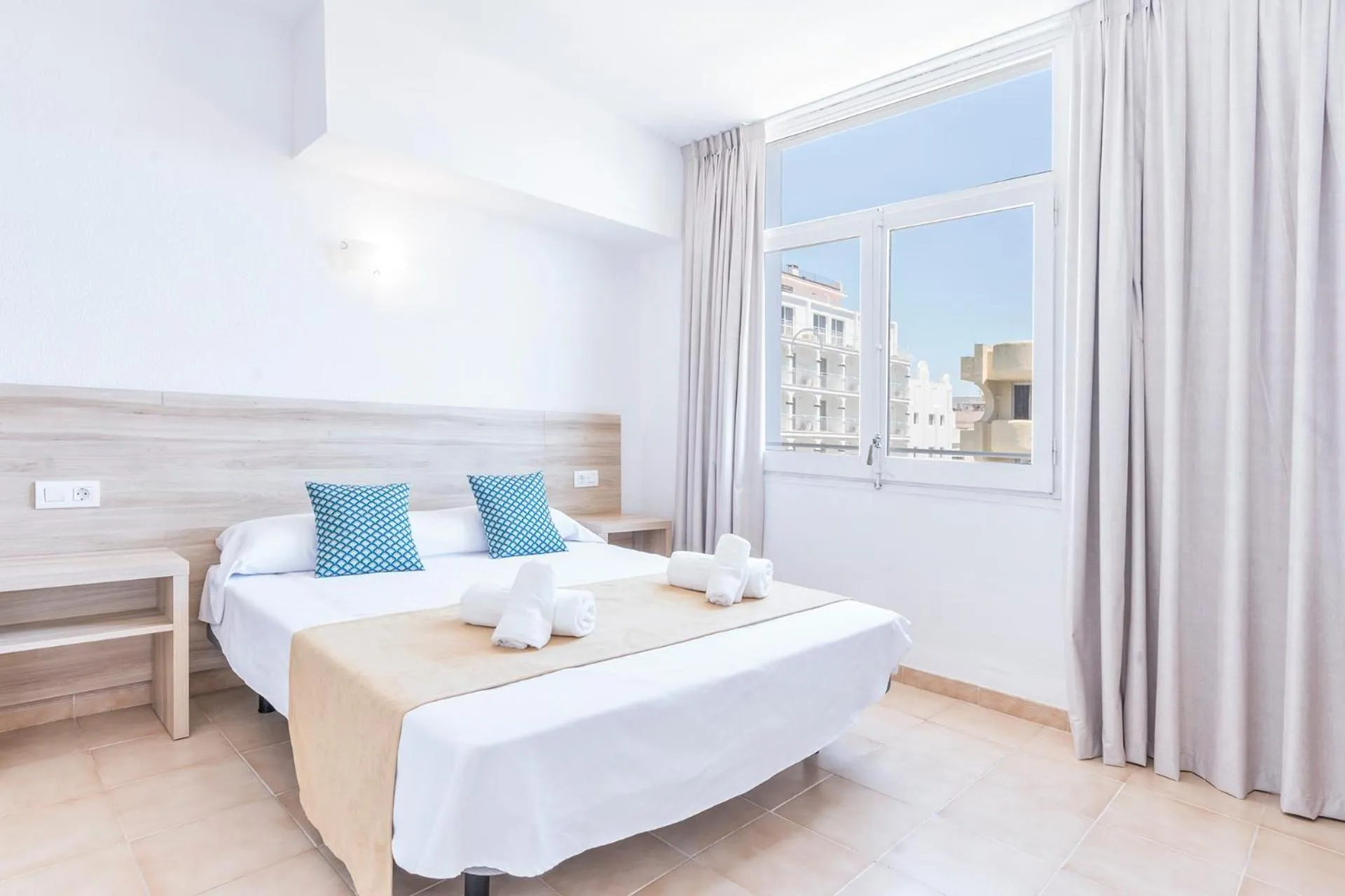 Photo of the whole room, Bed in Don Quijote