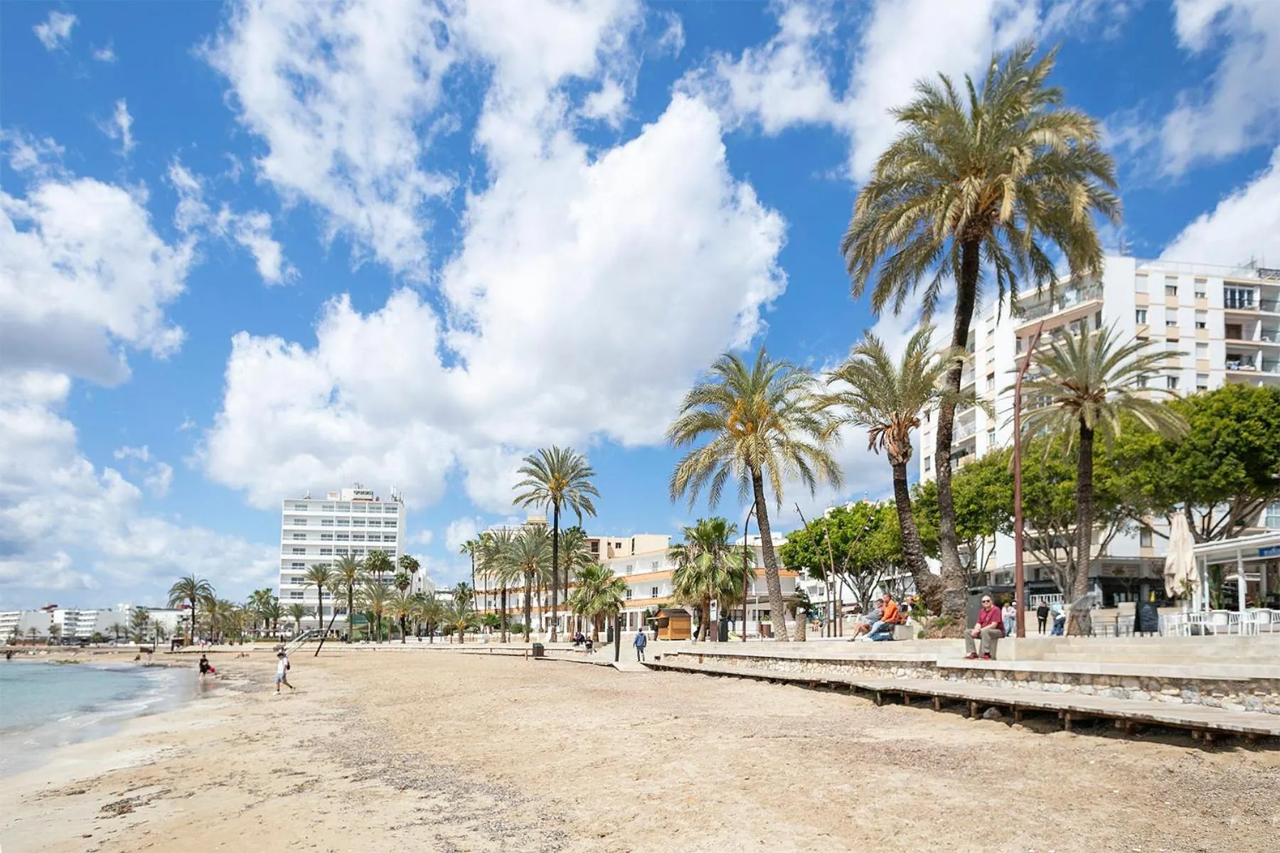 Property building, Beach in Don Quijote