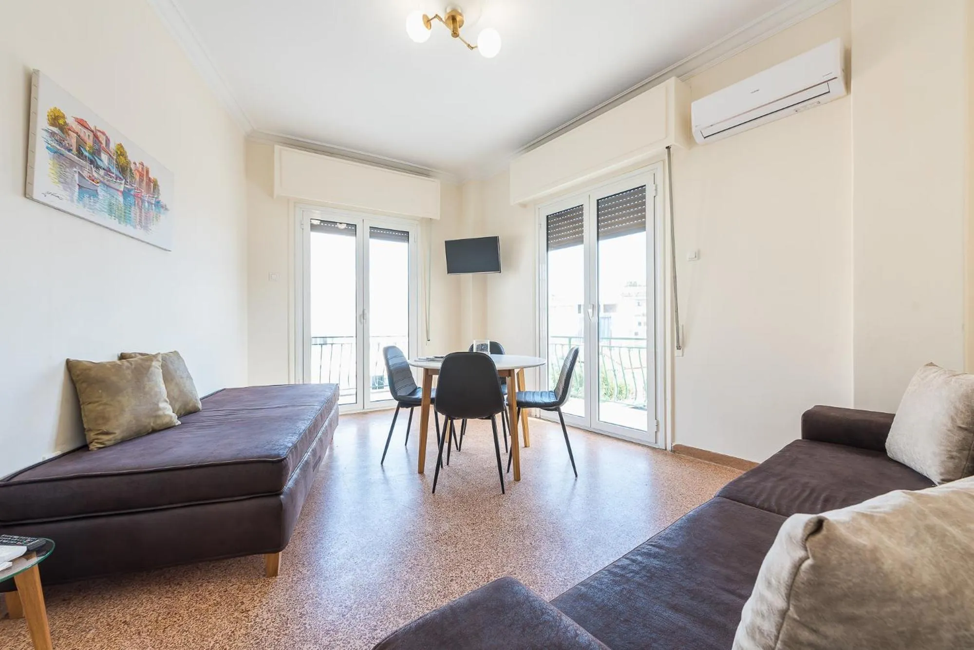 Bed in Super Paradise Apartments