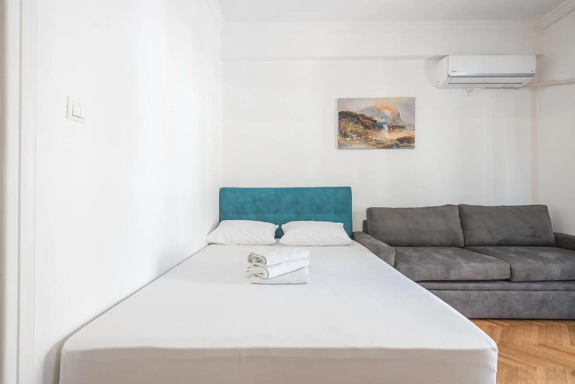 Bed in Victoria Sun Apartments