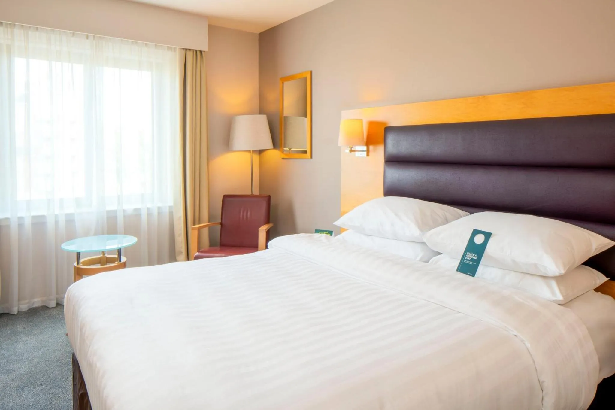 Photo of the whole room, Bed in Holiday Inn London Brentford Lock by IHG