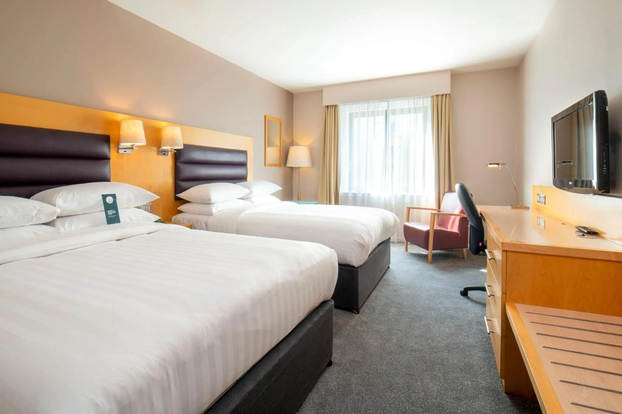 Photo of the whole room, Bed in Holiday Inn London Brentford Lock by IHG