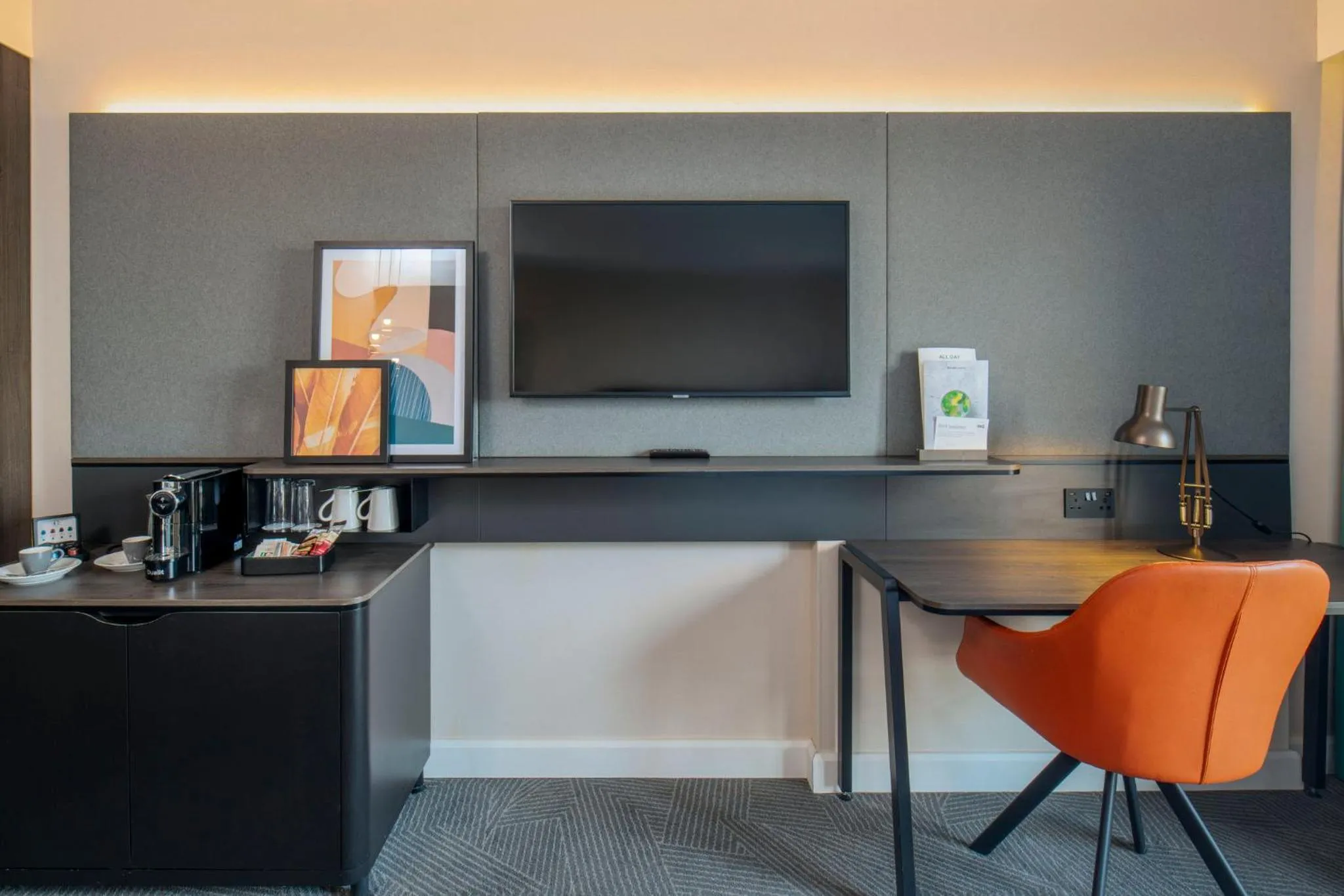 Photo of the whole room in Holiday Inn London Brentford Lock by IHG