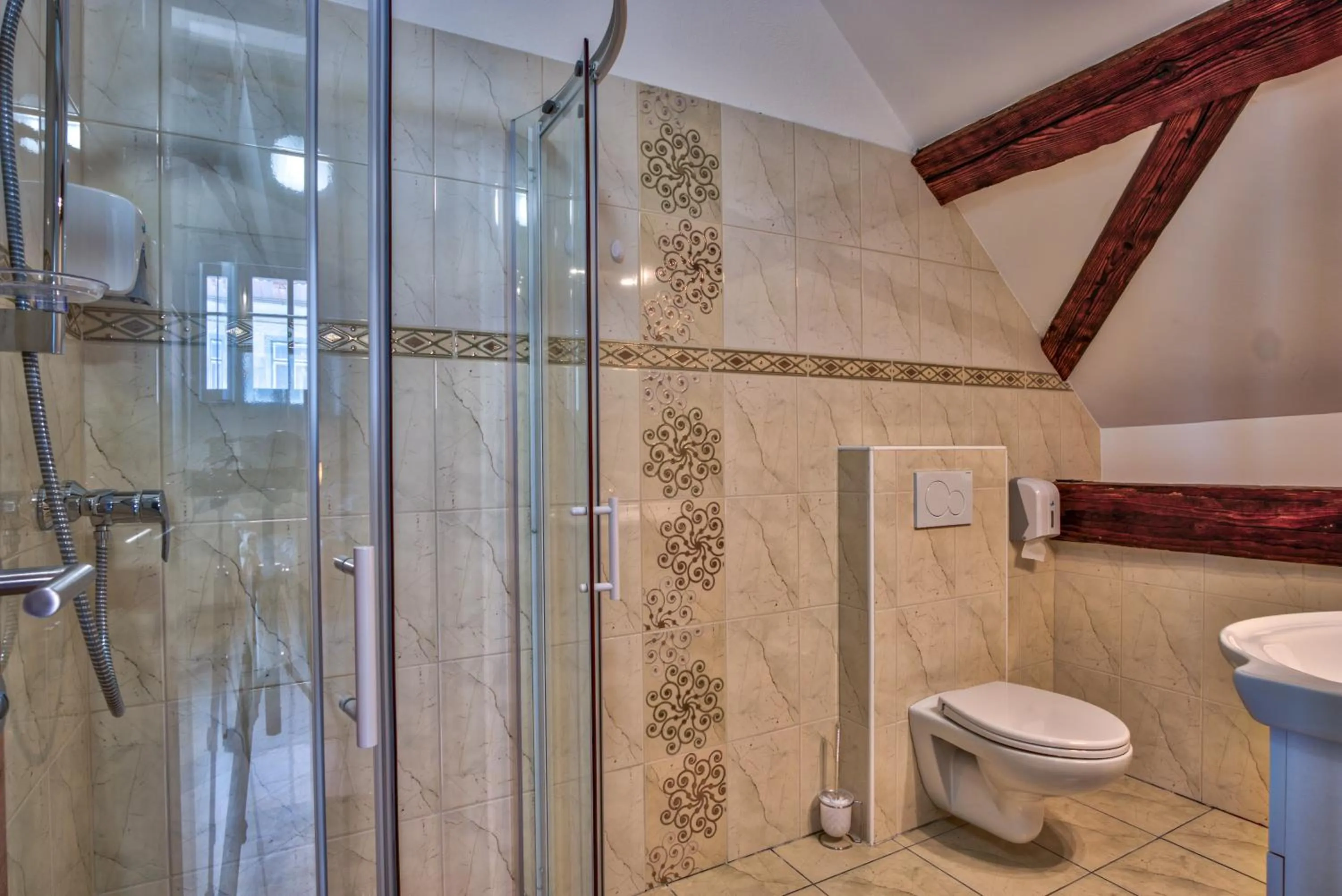 Bathroom in Hiša Linhart, Hotel & Restaurant