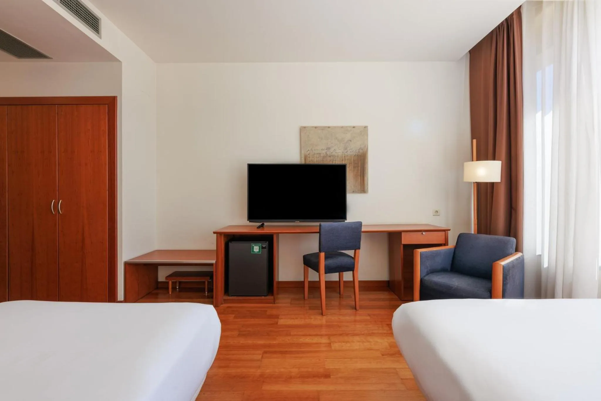 Photo of the whole room, Bed in Sercotel Arrahona Sabadell
