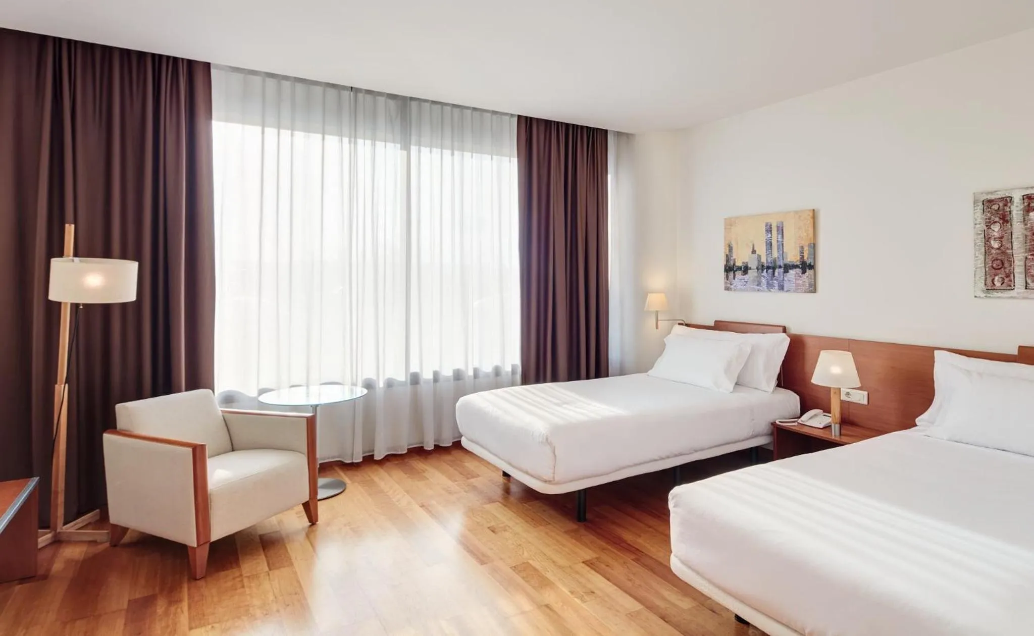 Photo of the whole room, Bed in Sercotel Arrahona Sabadell