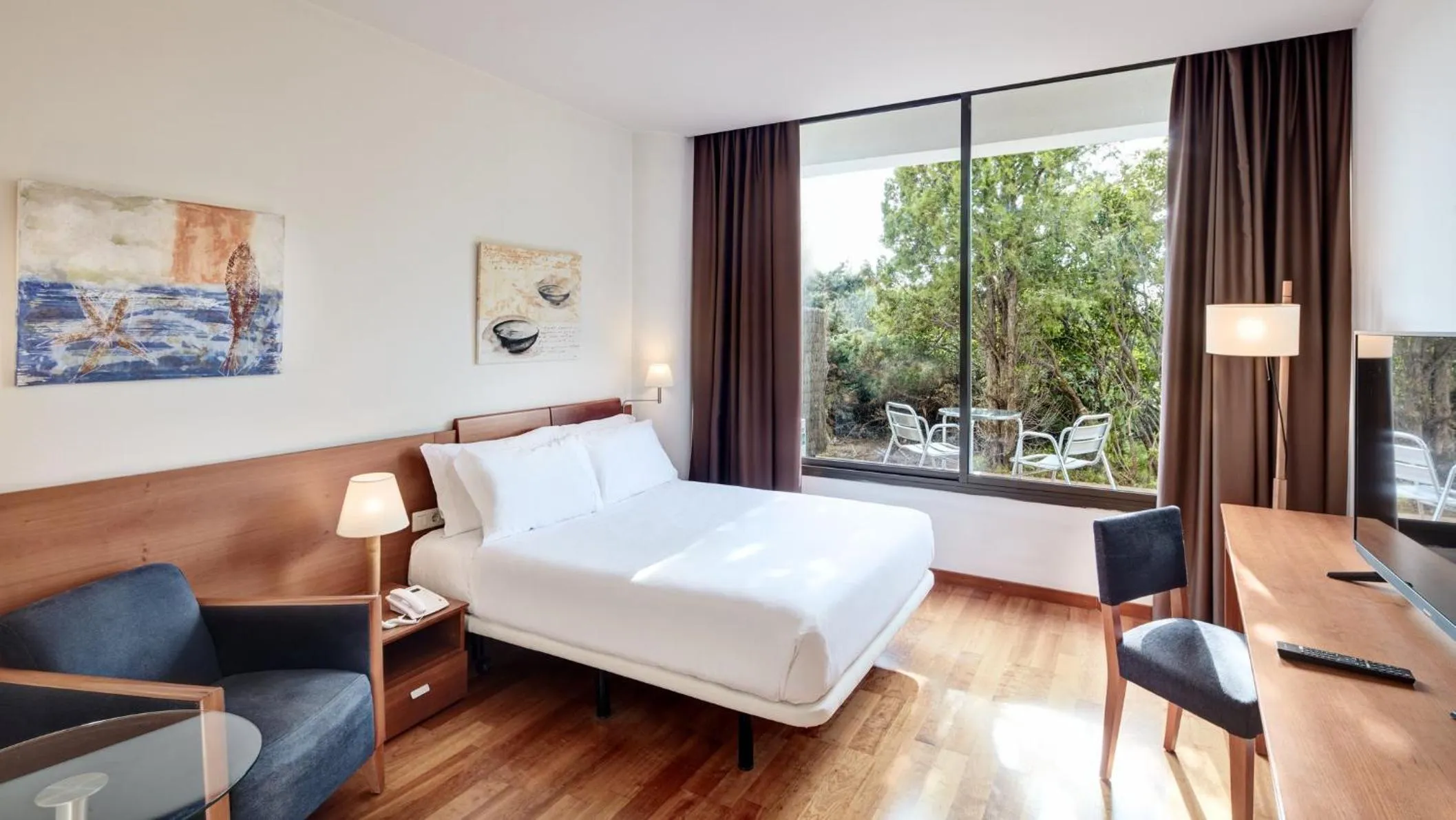 Photo of the whole room, Bed in Sercotel Arrahona Sabadell