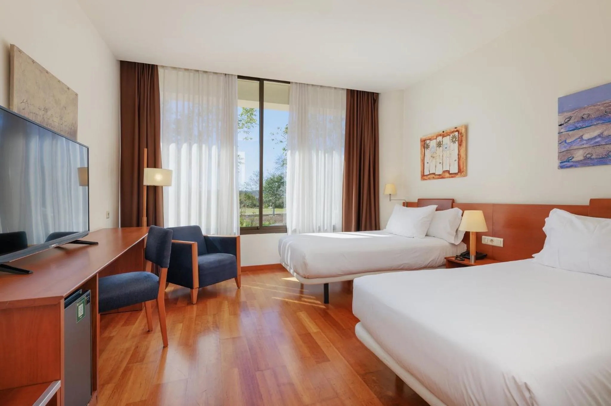 Photo of the whole room, Bed in Sercotel Arrahona Sabadell