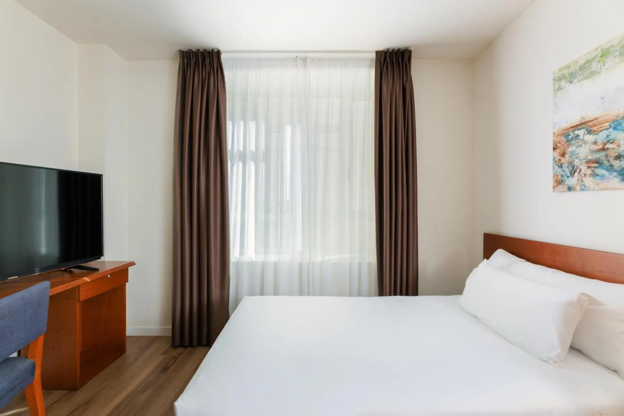 Photo of the whole room, Bed in Sercotel Arrahona Sabadell