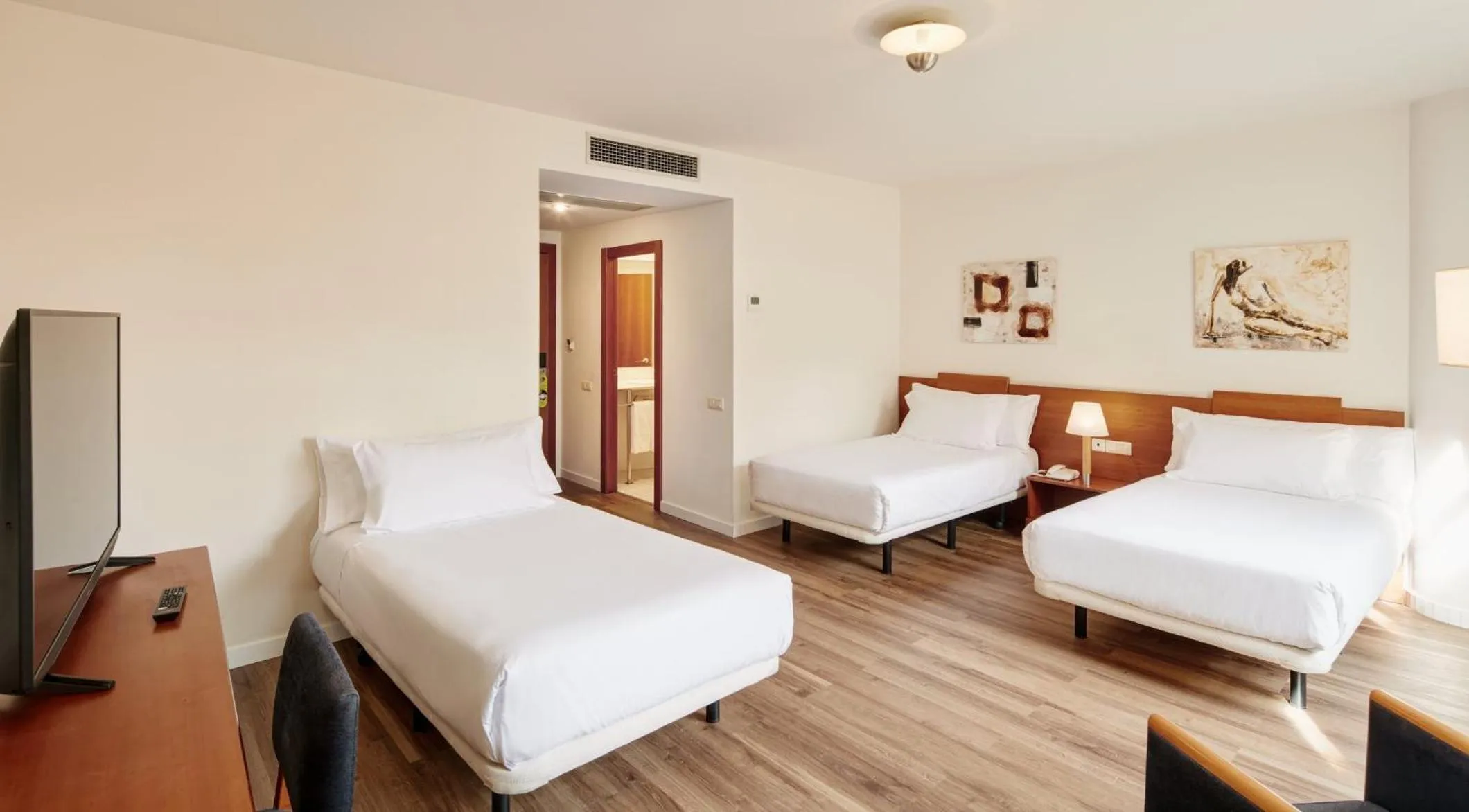 Photo of the whole room, Bed in Sercotel Arrahona Sabadell
