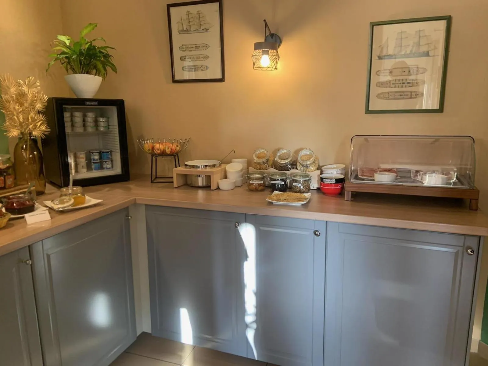 Breakfast in Hôtel de Bretagne Dol centre ville - Hotel et Restaurant