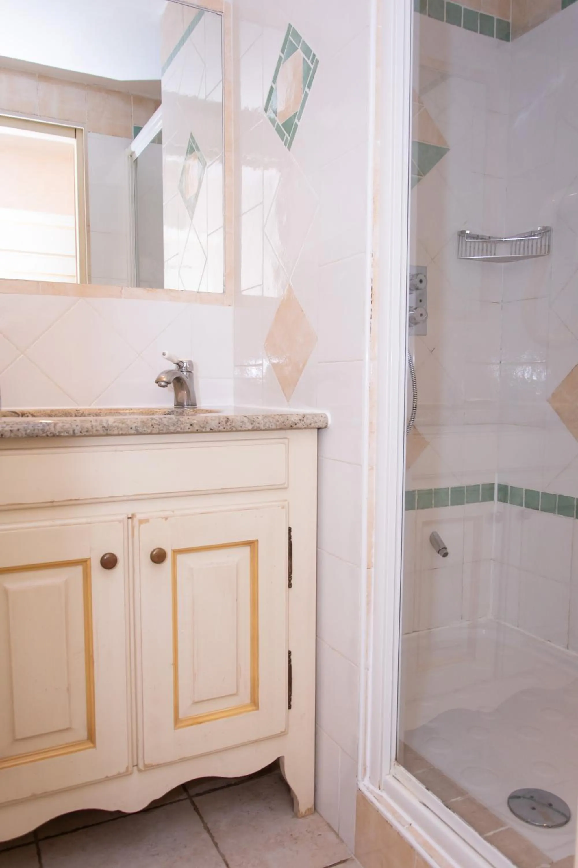 Shower in Hôtel & Spa La Villa