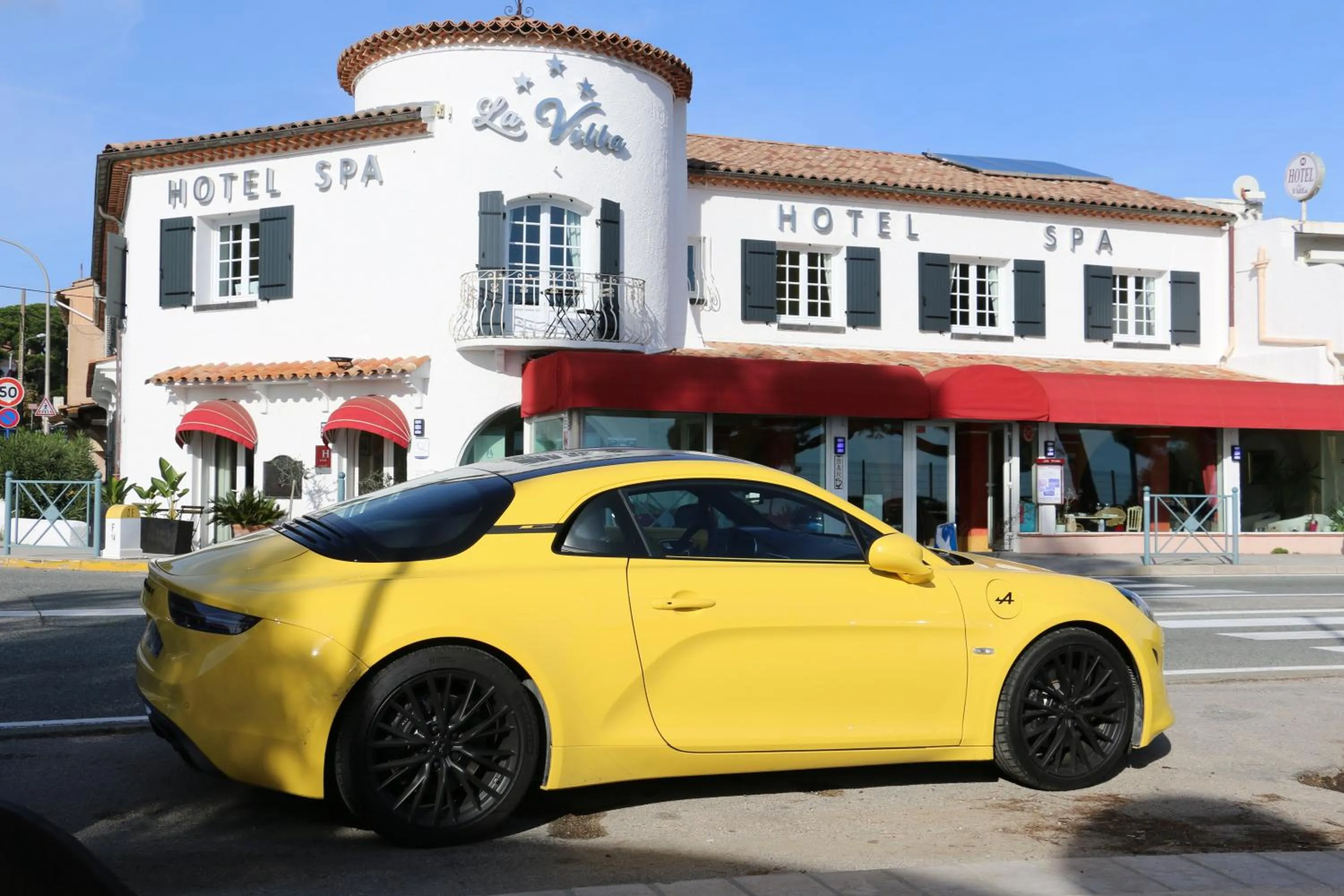 Facade/entrance in Hôtel & Spa La Villa