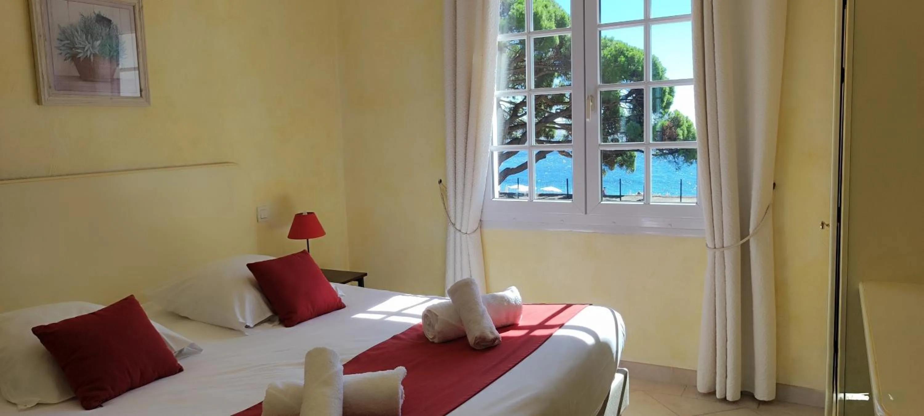 Sea view, Bed in Hôtel & Spa La Villa