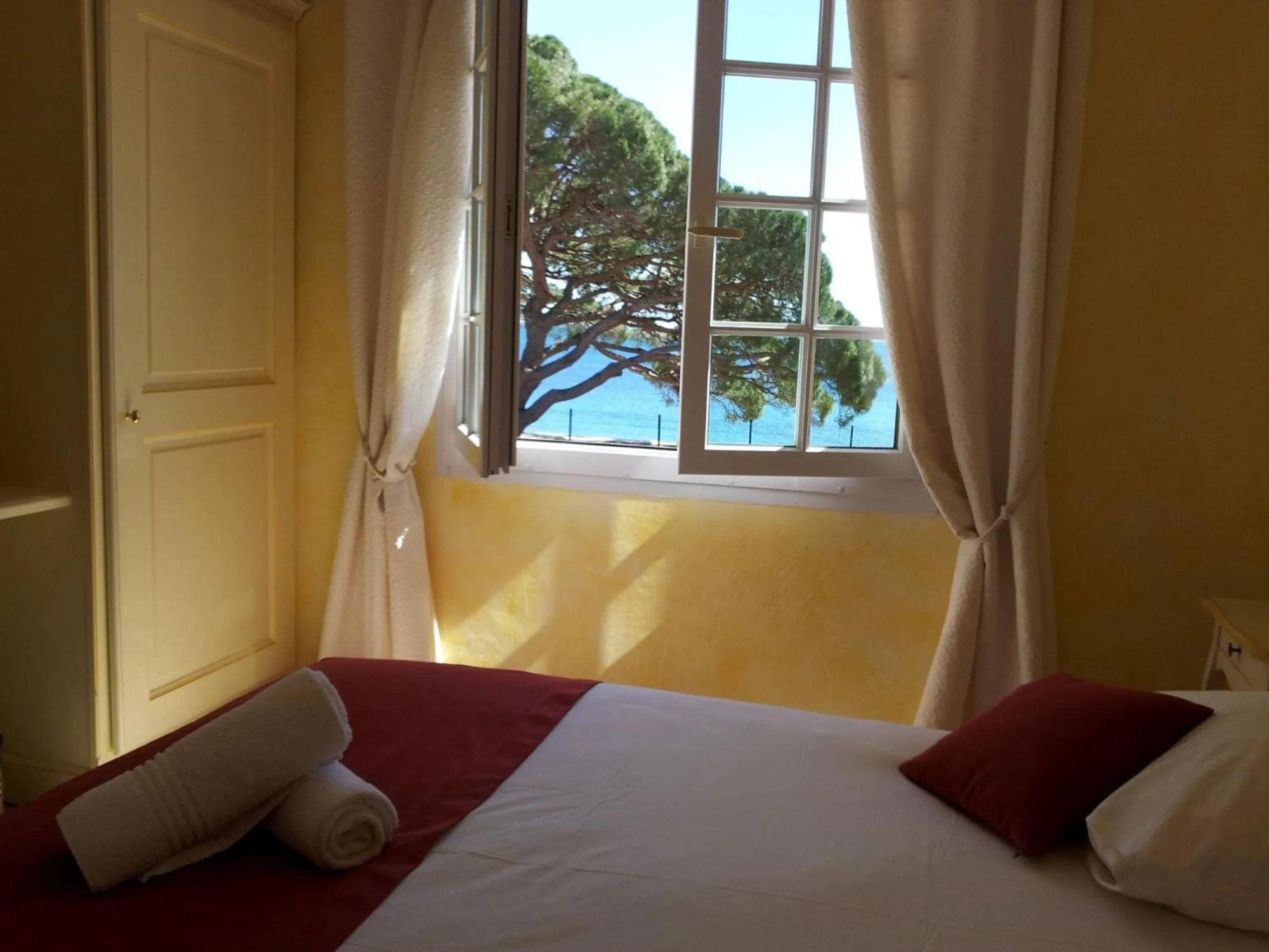 Sea view, Bed in Hôtel & Spa La Villa
