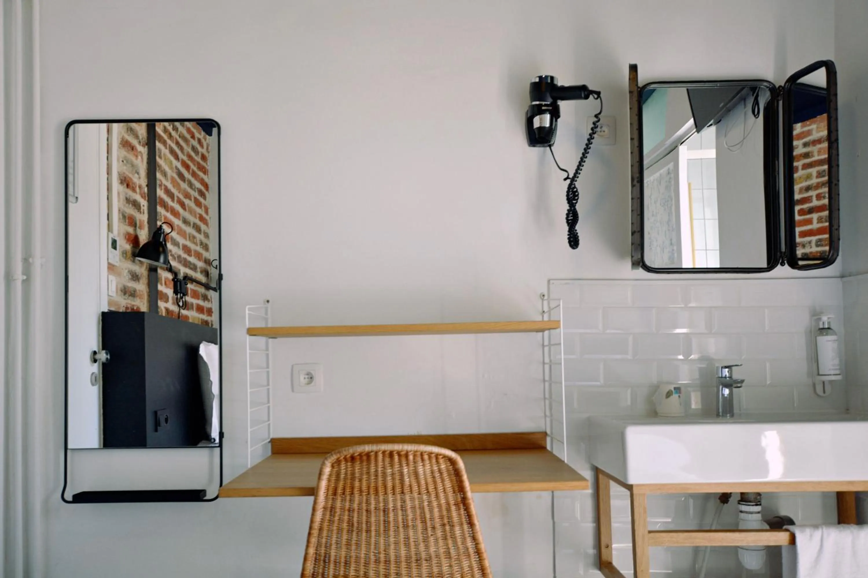 hair dryier in Hôtel Lucien