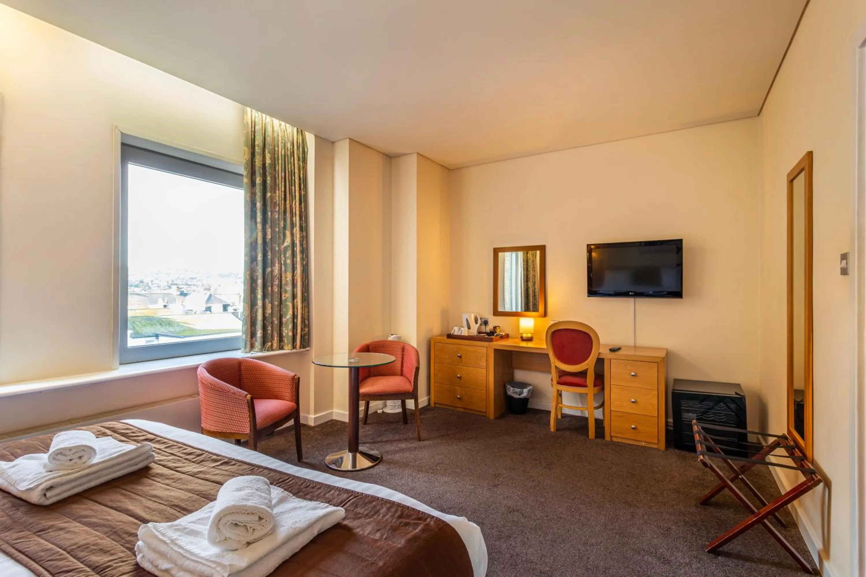 Bedroom, Bed in Cavendish Hotel