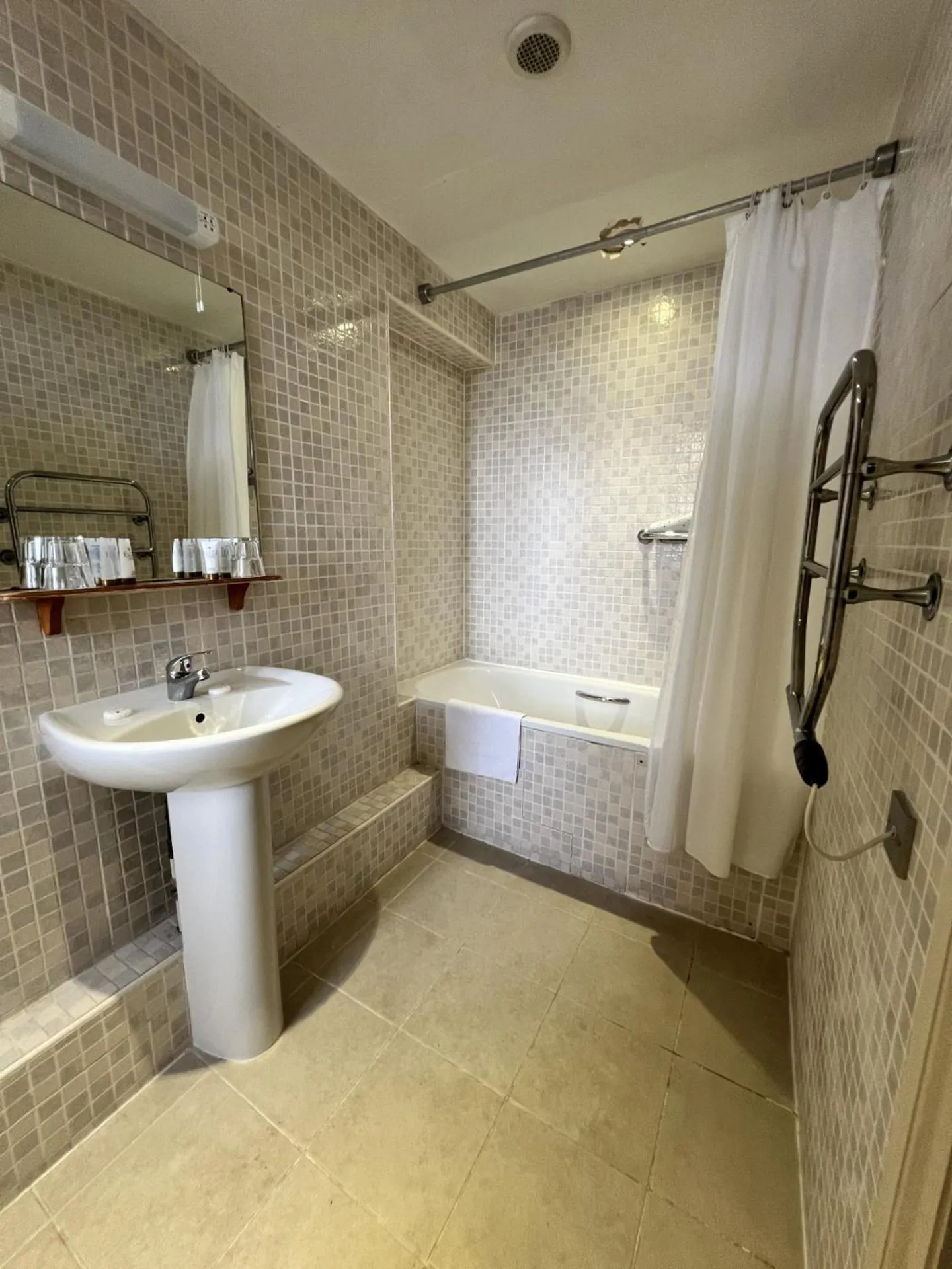Bathroom in Cavendish Hotel