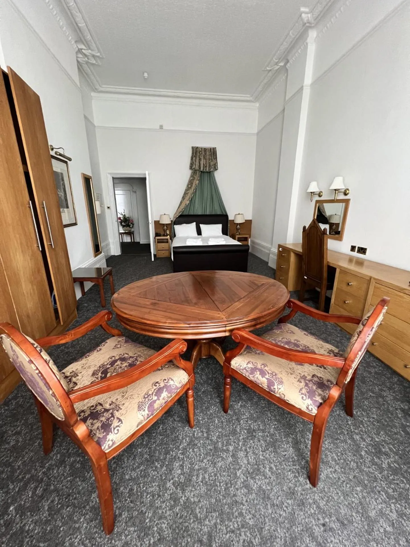 Bed in Cavendish Hotel