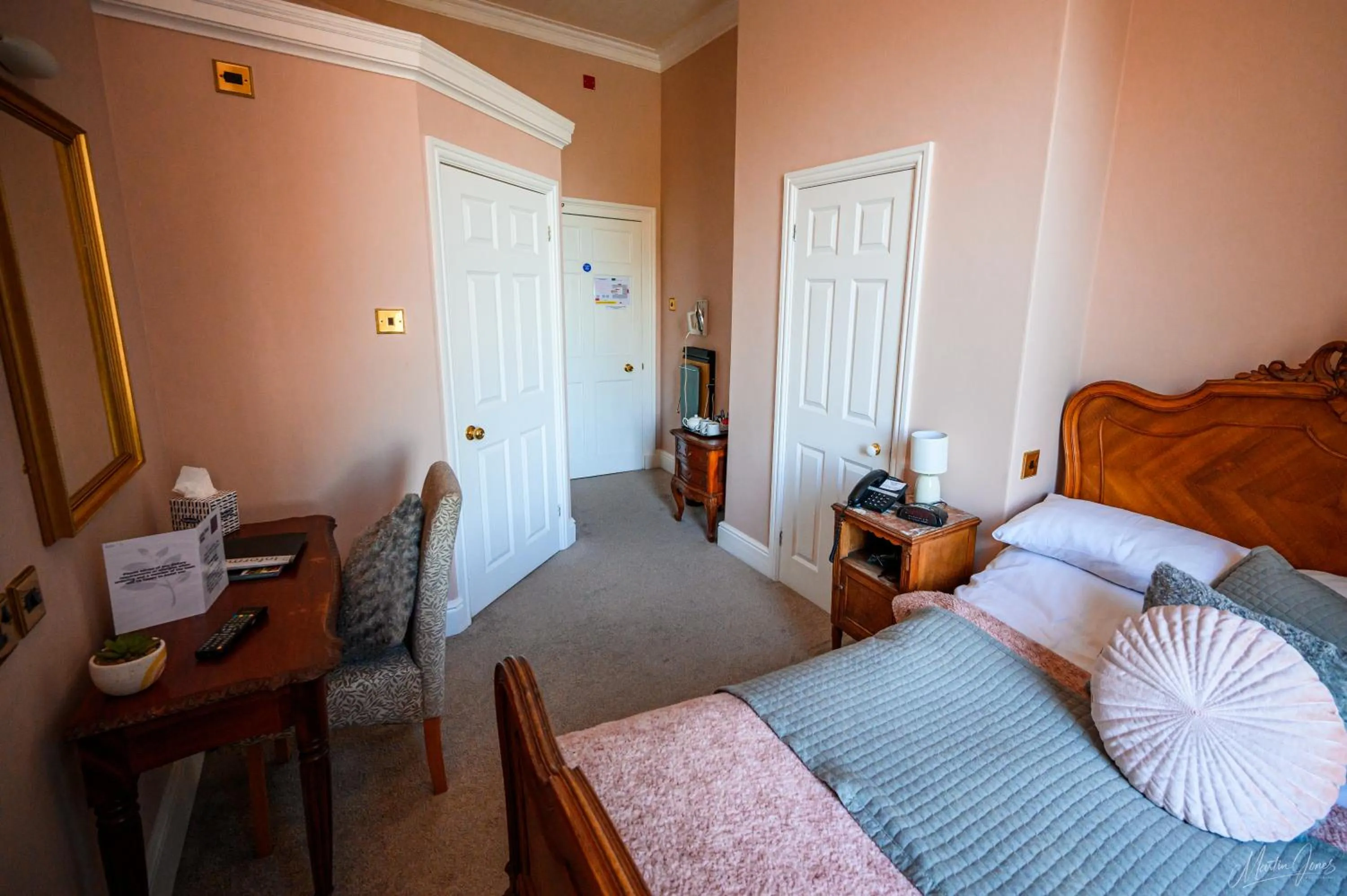 Photo of the whole room, Bed in Old Rectory