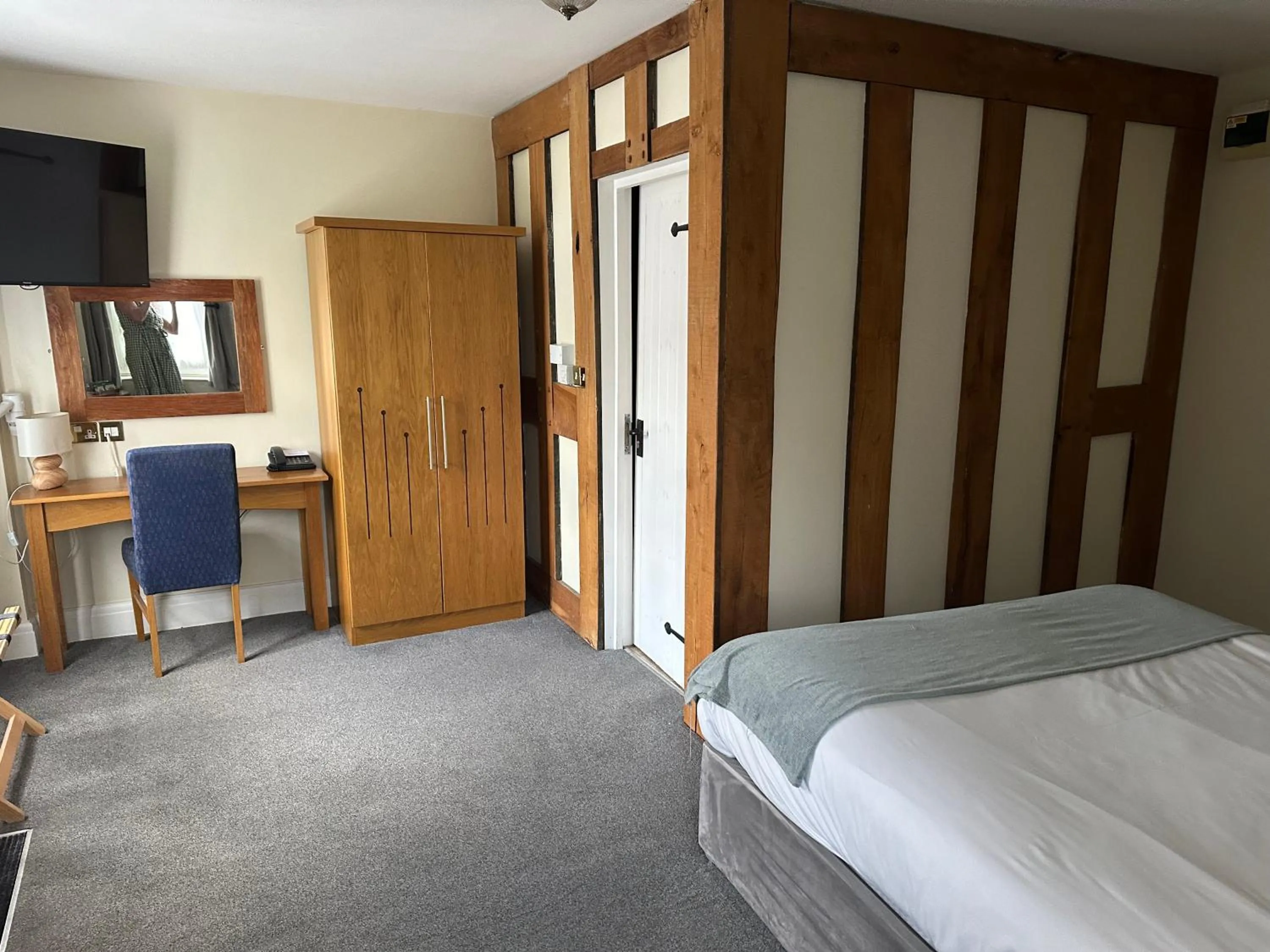 Bedroom, Bed in The White Hart Hotel