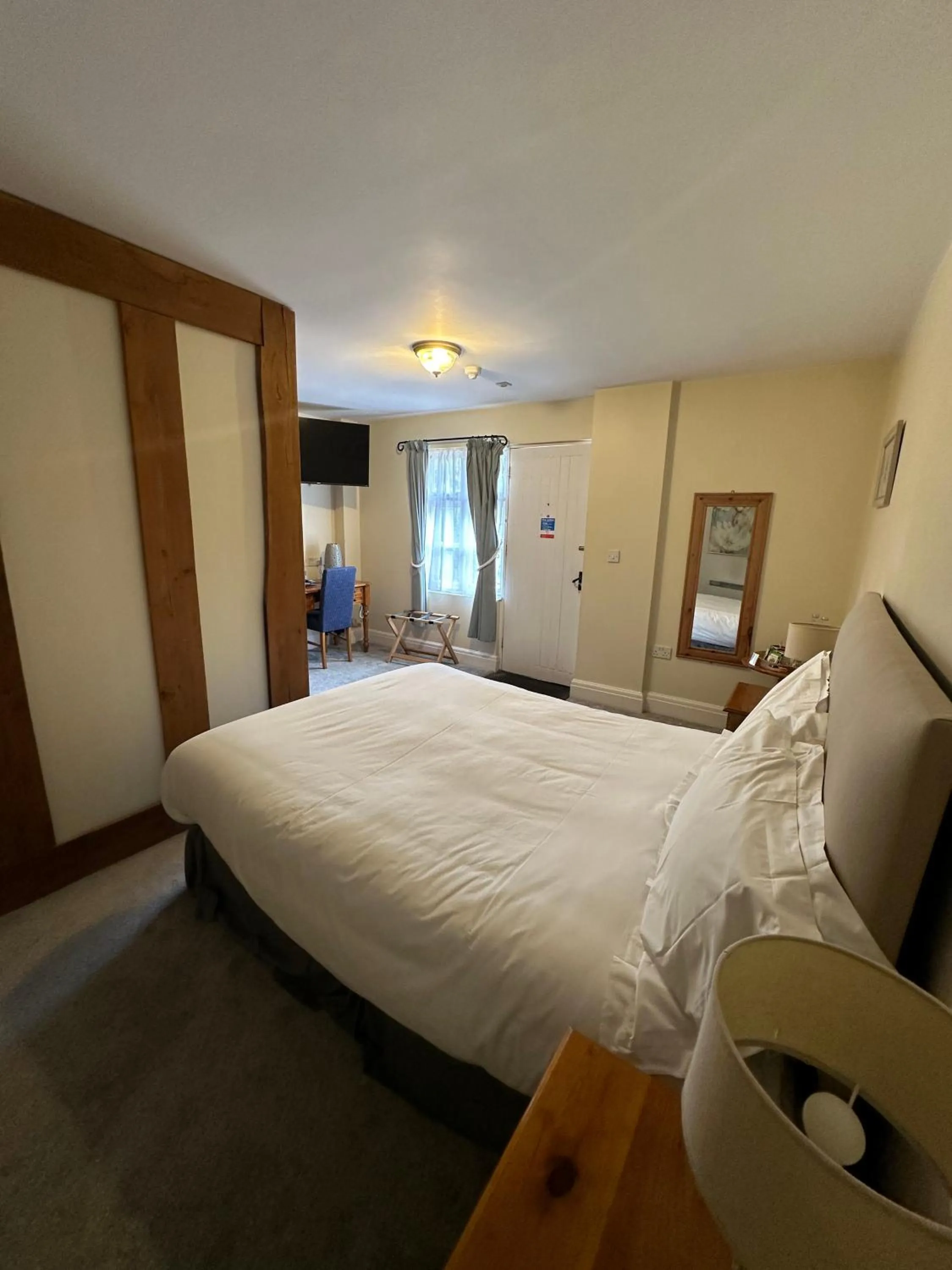 Bedroom, Bed in The White Hart Hotel