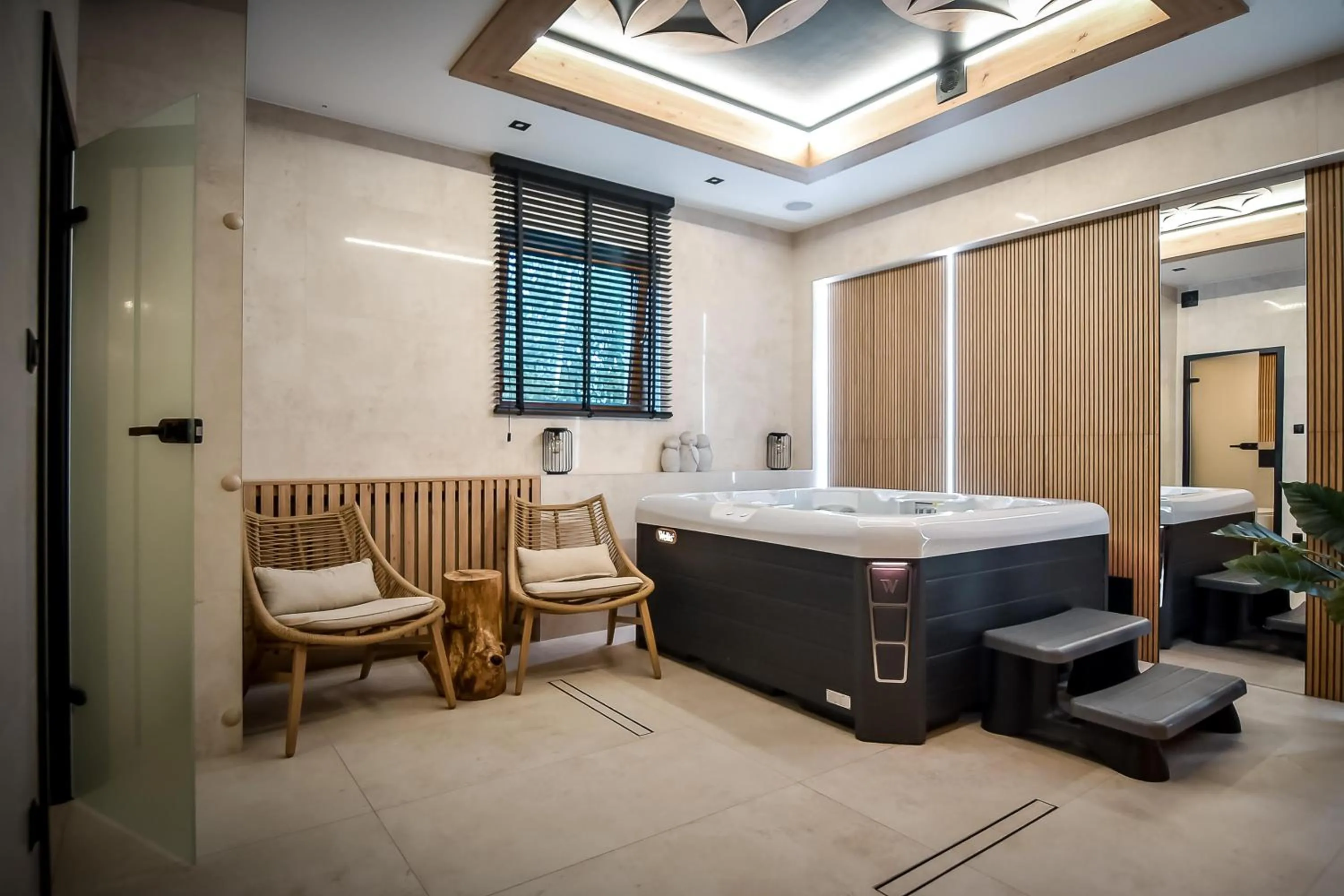 Hot Tub in Willa u Anusia Jacuzzi & Sauna