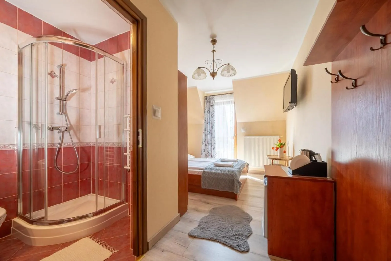 Shower, Bed in Willa u Anusia Jacuzzi & Sauna