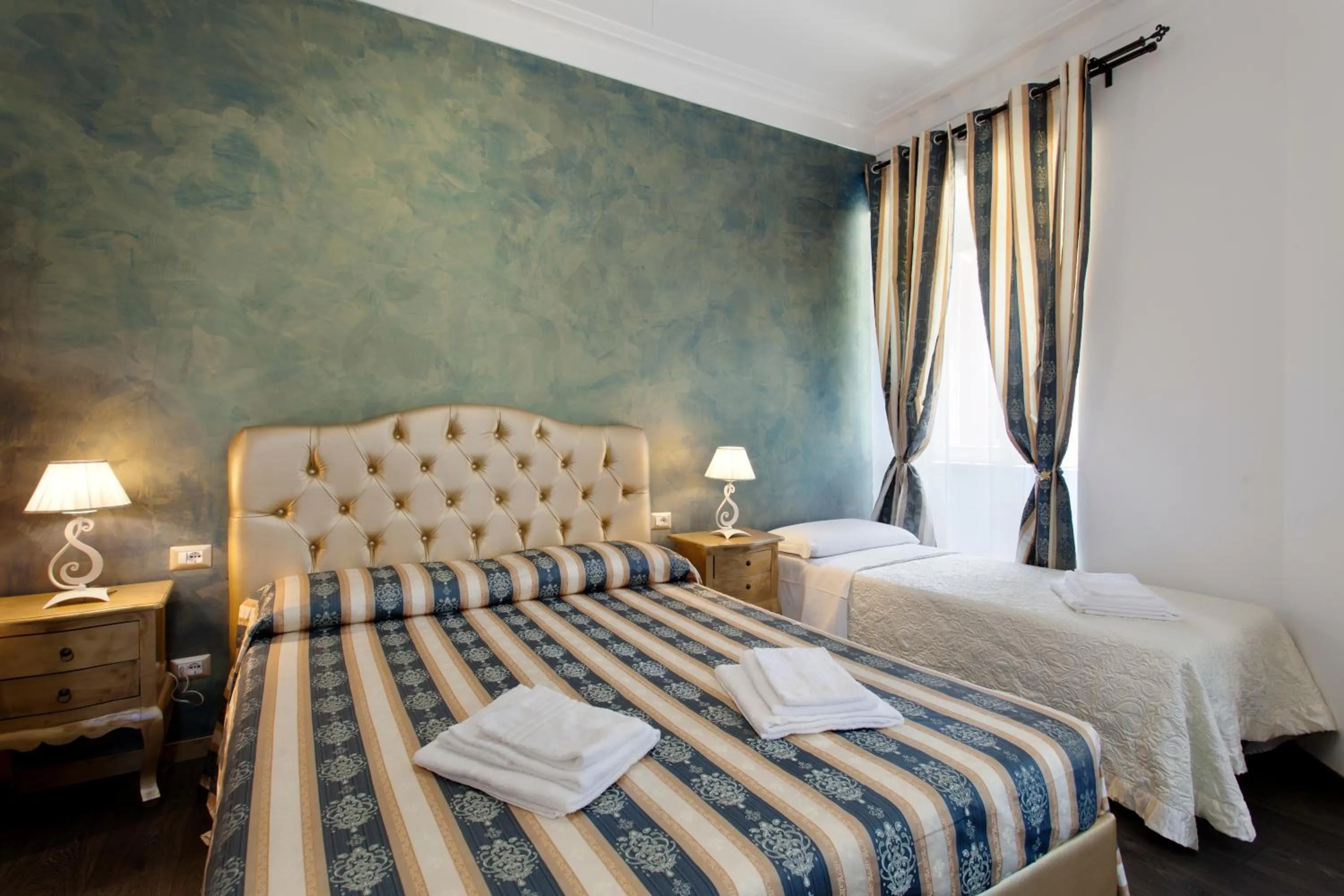 Photo of the whole room, Bed in Secret Rhome