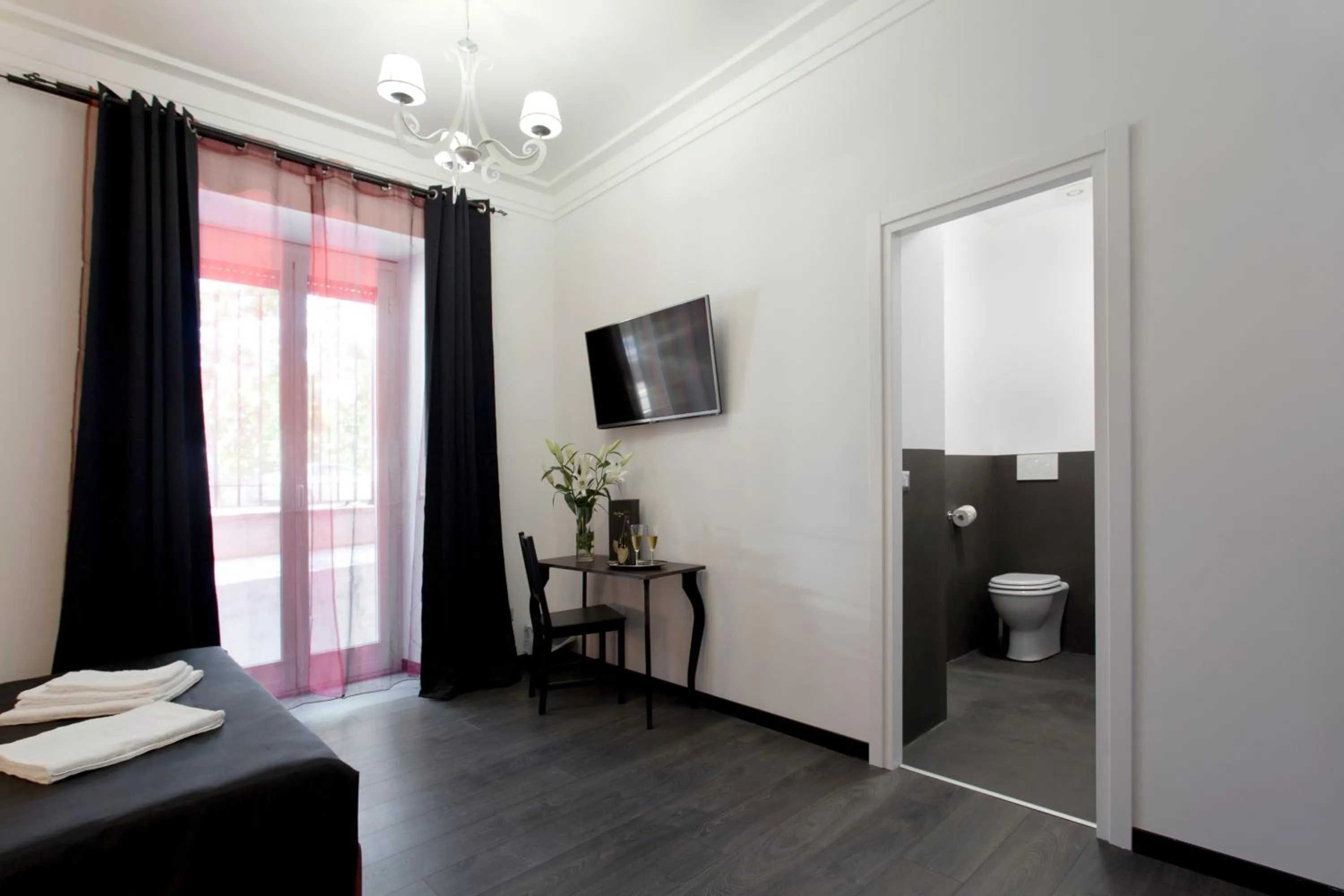 Photo of the whole room in Secret Rhome