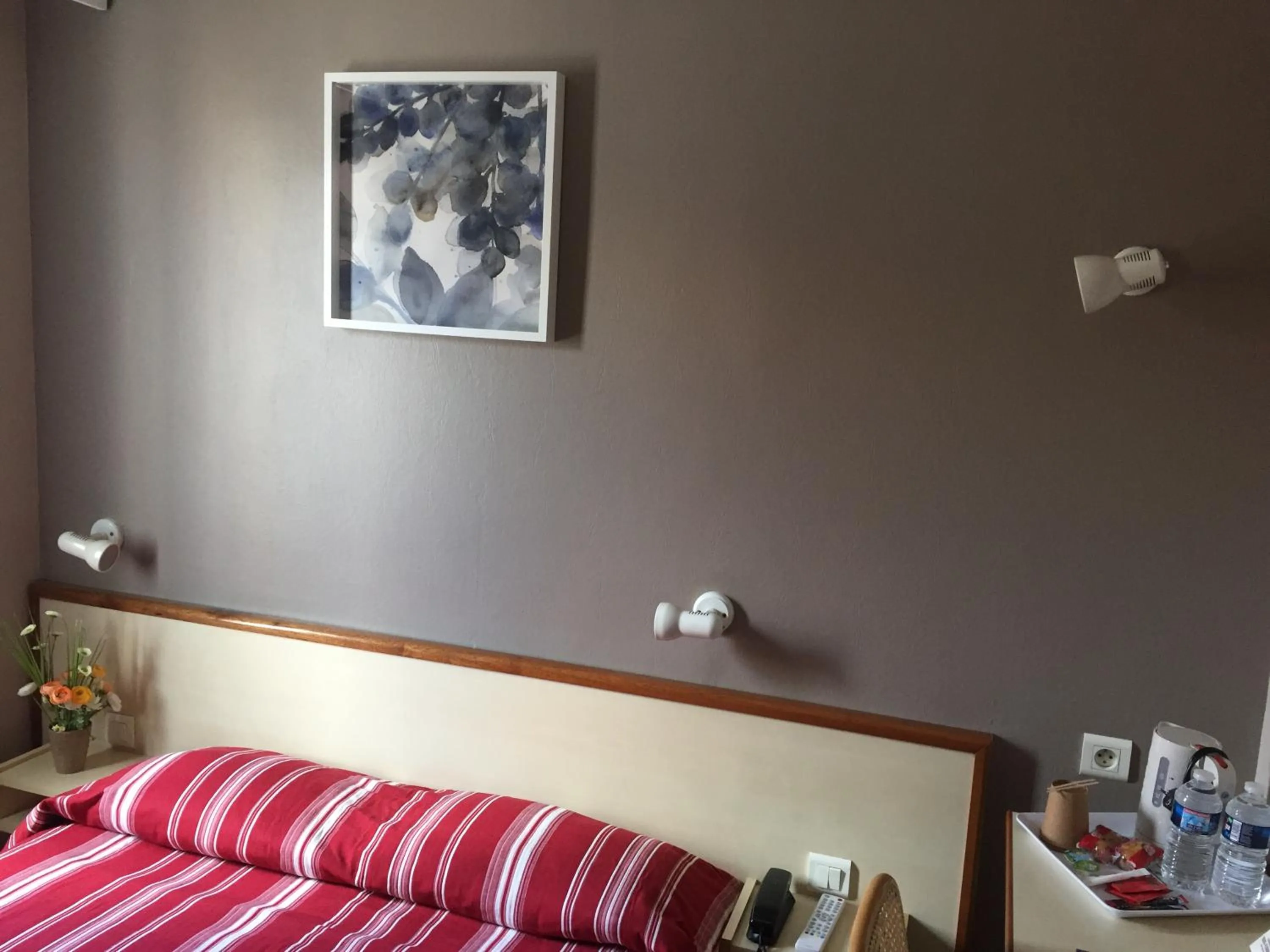 Bedroom, Bed in Hôtel du Sud Vieux Port