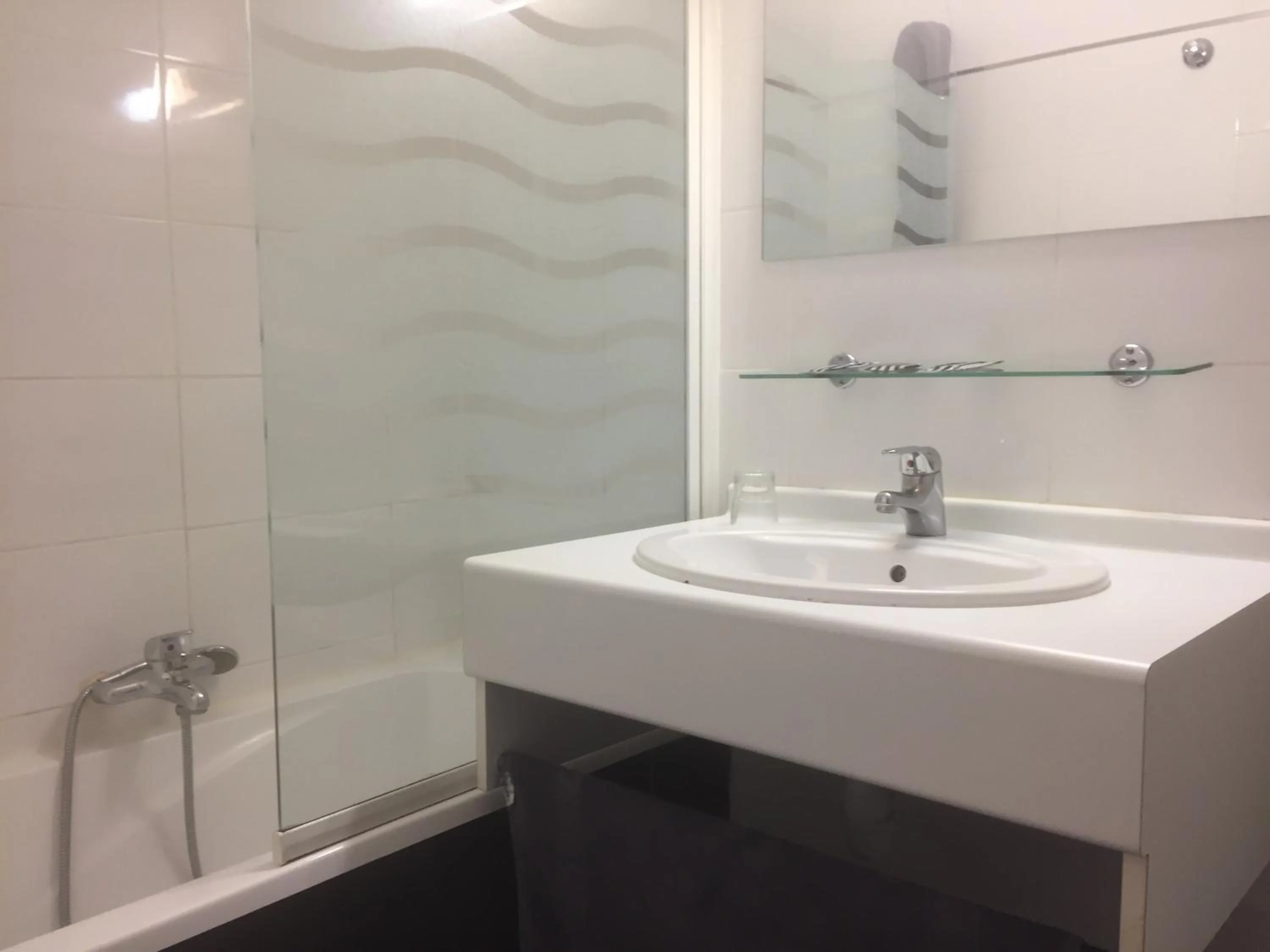 Bathroom in Hôtel du Sud Vieux Port