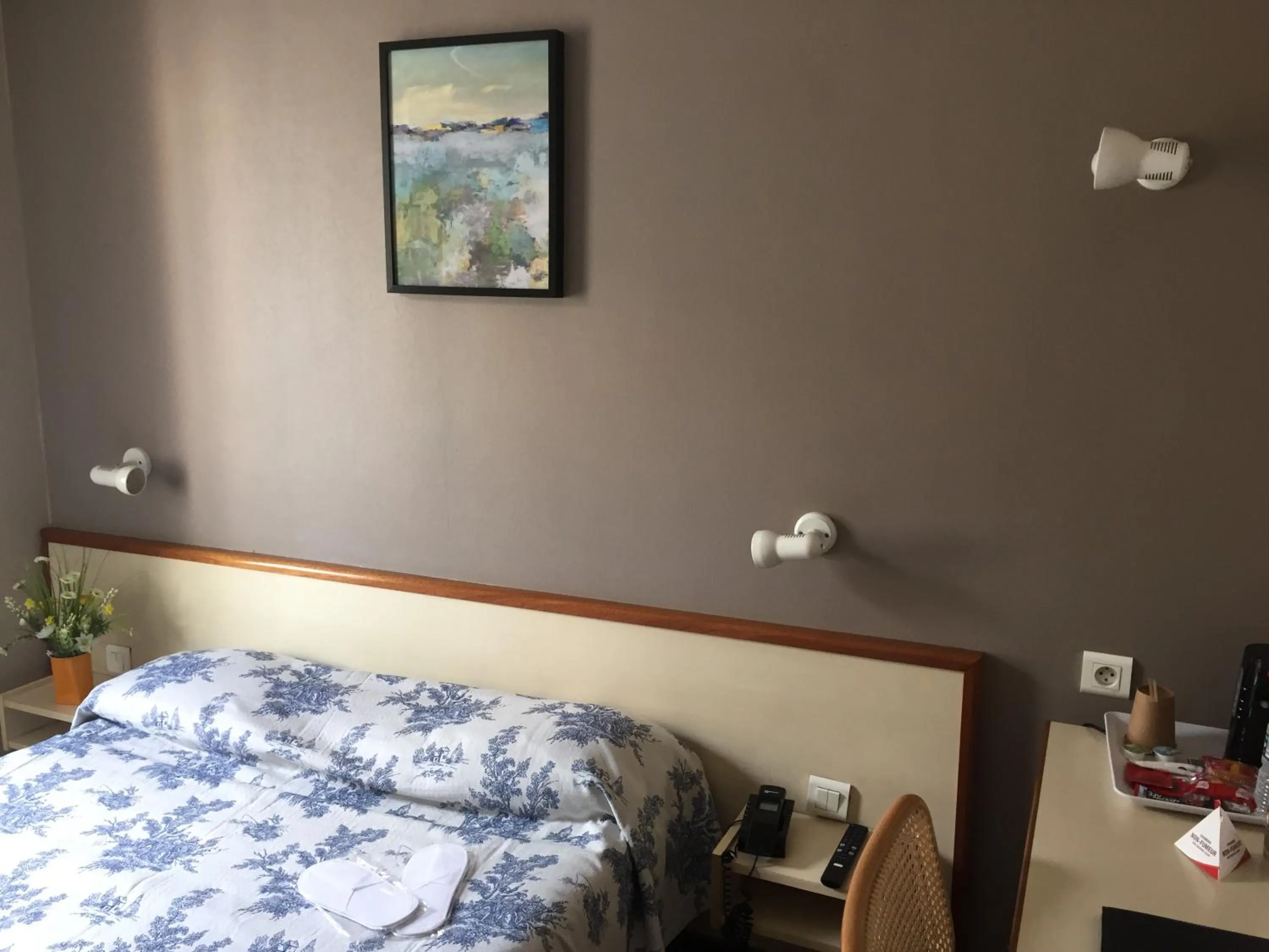 Bedroom, Bed in Hôtel du Sud Vieux Port