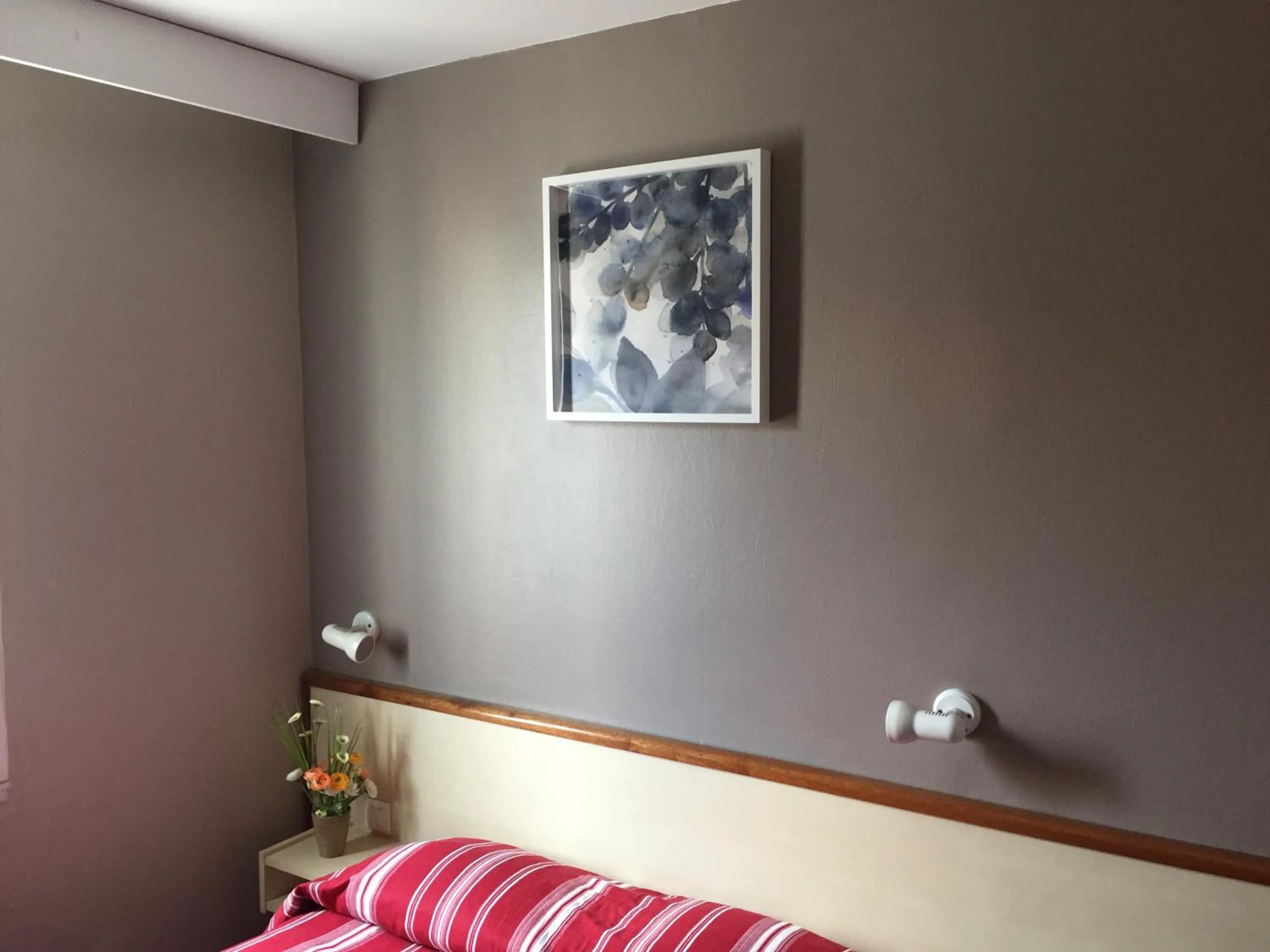 Bedroom, Bed in Hôtel du Sud Vieux Port