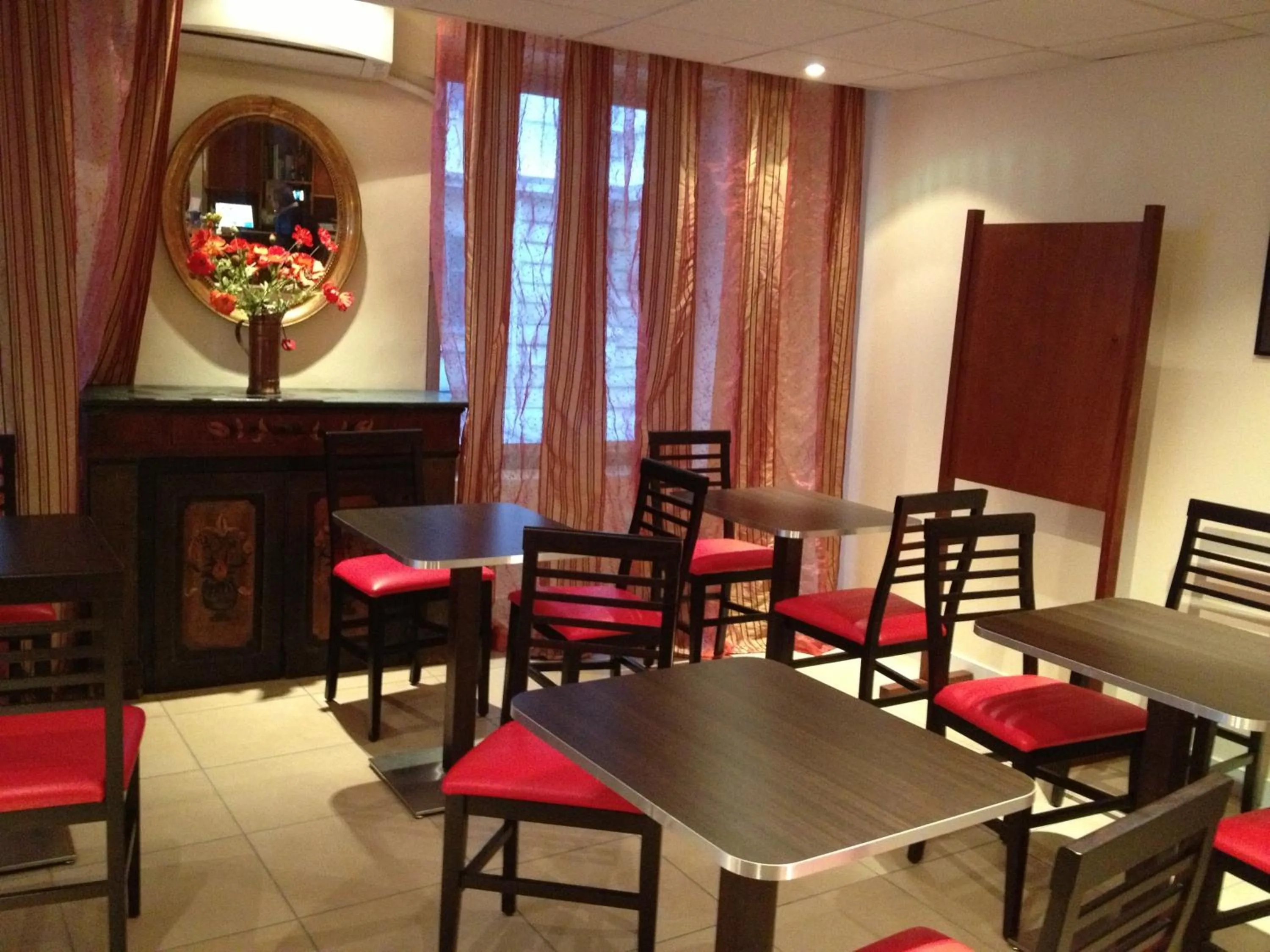 Restaurant/places to eat in Hôtel du Sud Vieux Port