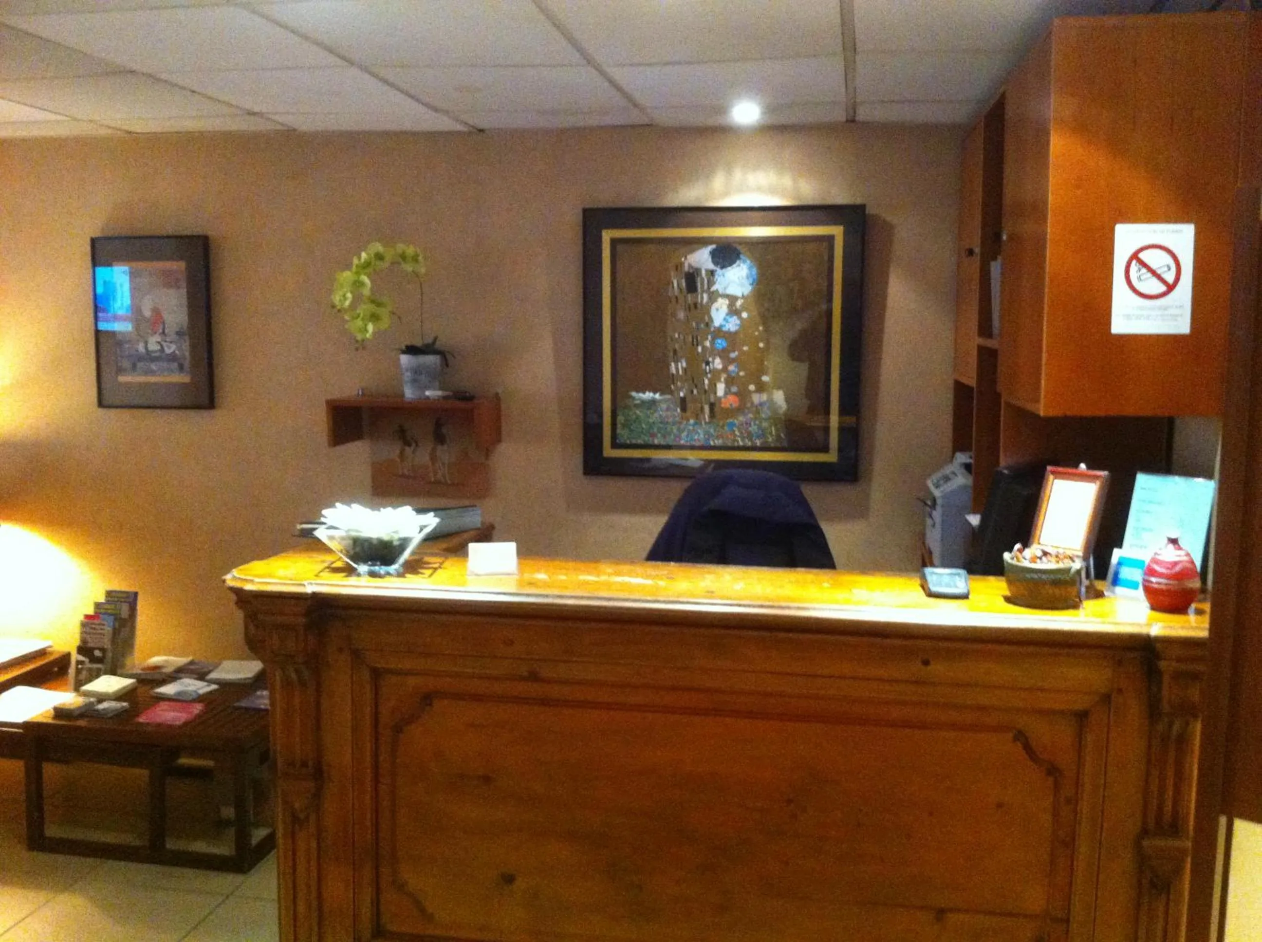 Lobby or reception in Hôtel du Sud Vieux Port