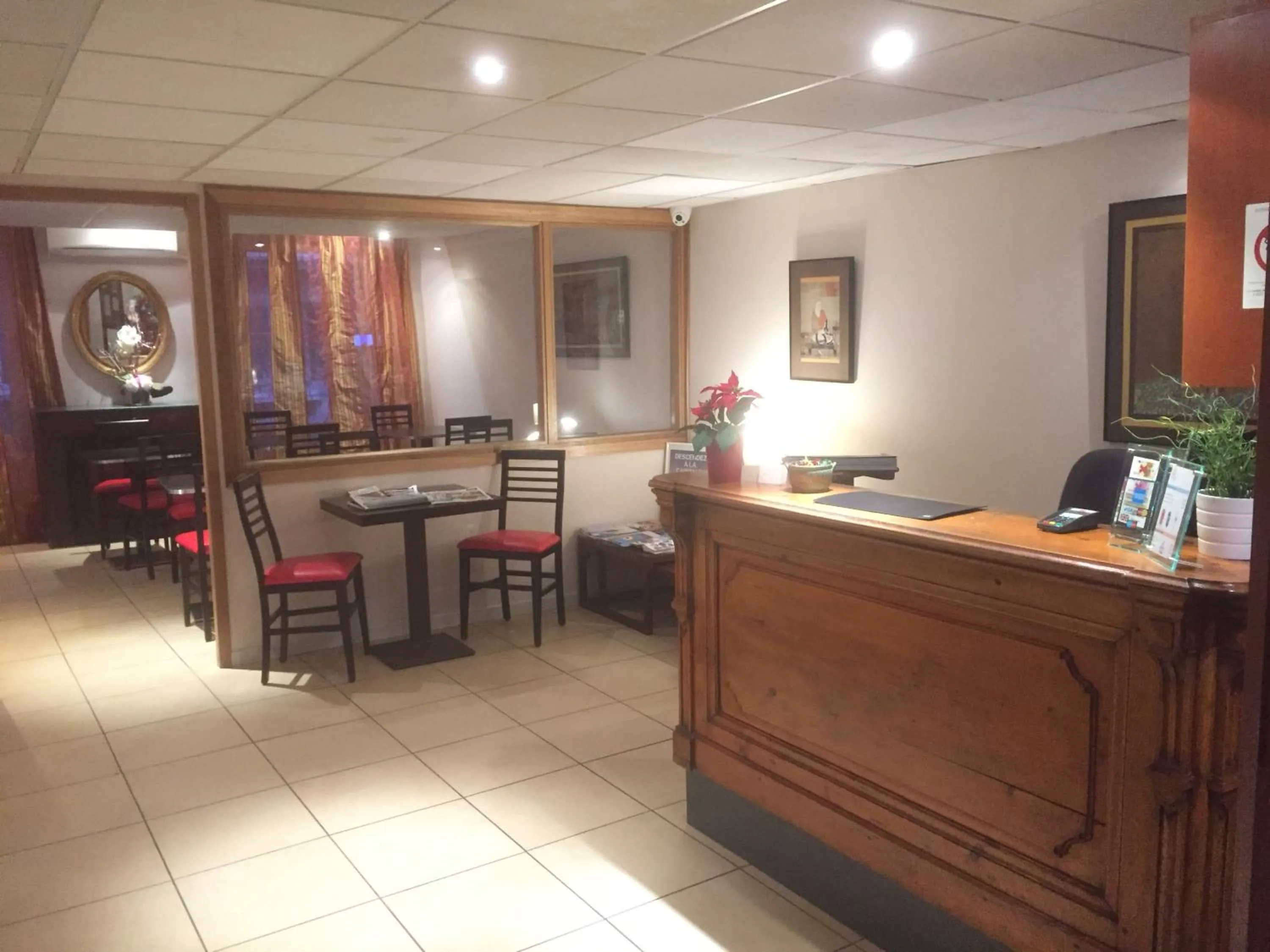 Lobby or reception in Hôtel du Sud Vieux Port