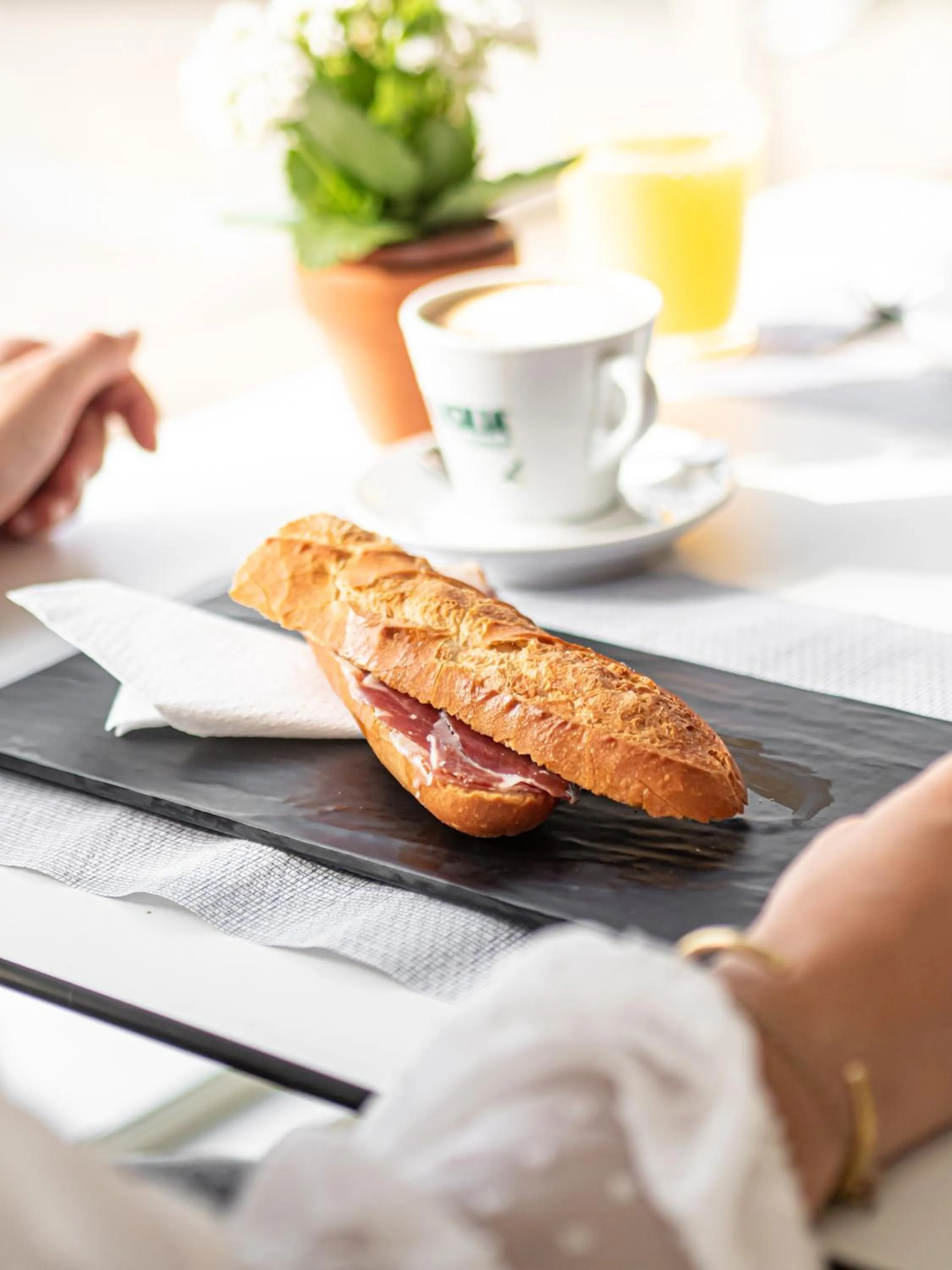 Restaurant/places to eat in Aparthotel Solifemar