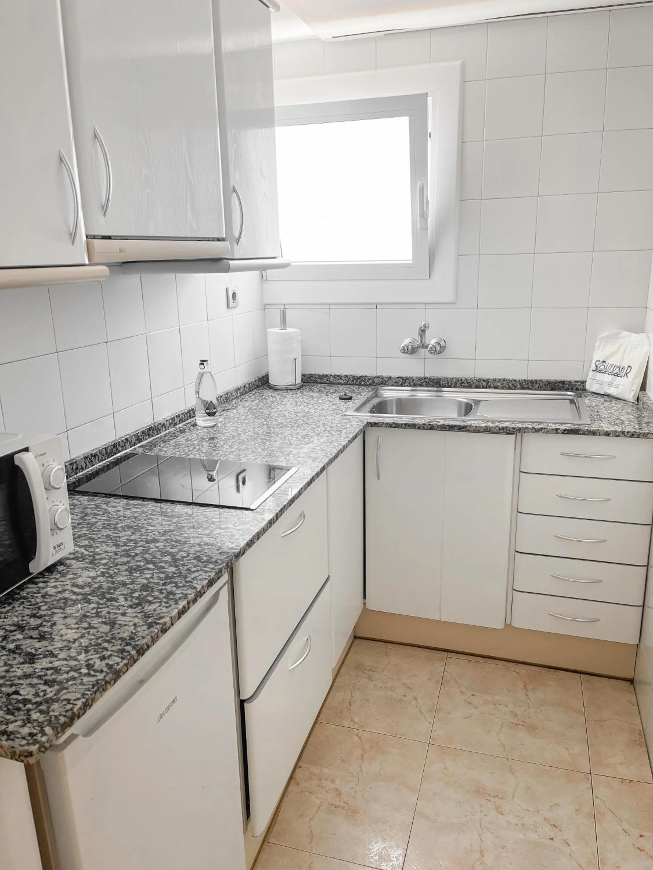 Kitchen or kitchenette in Aparthotel Solifemar