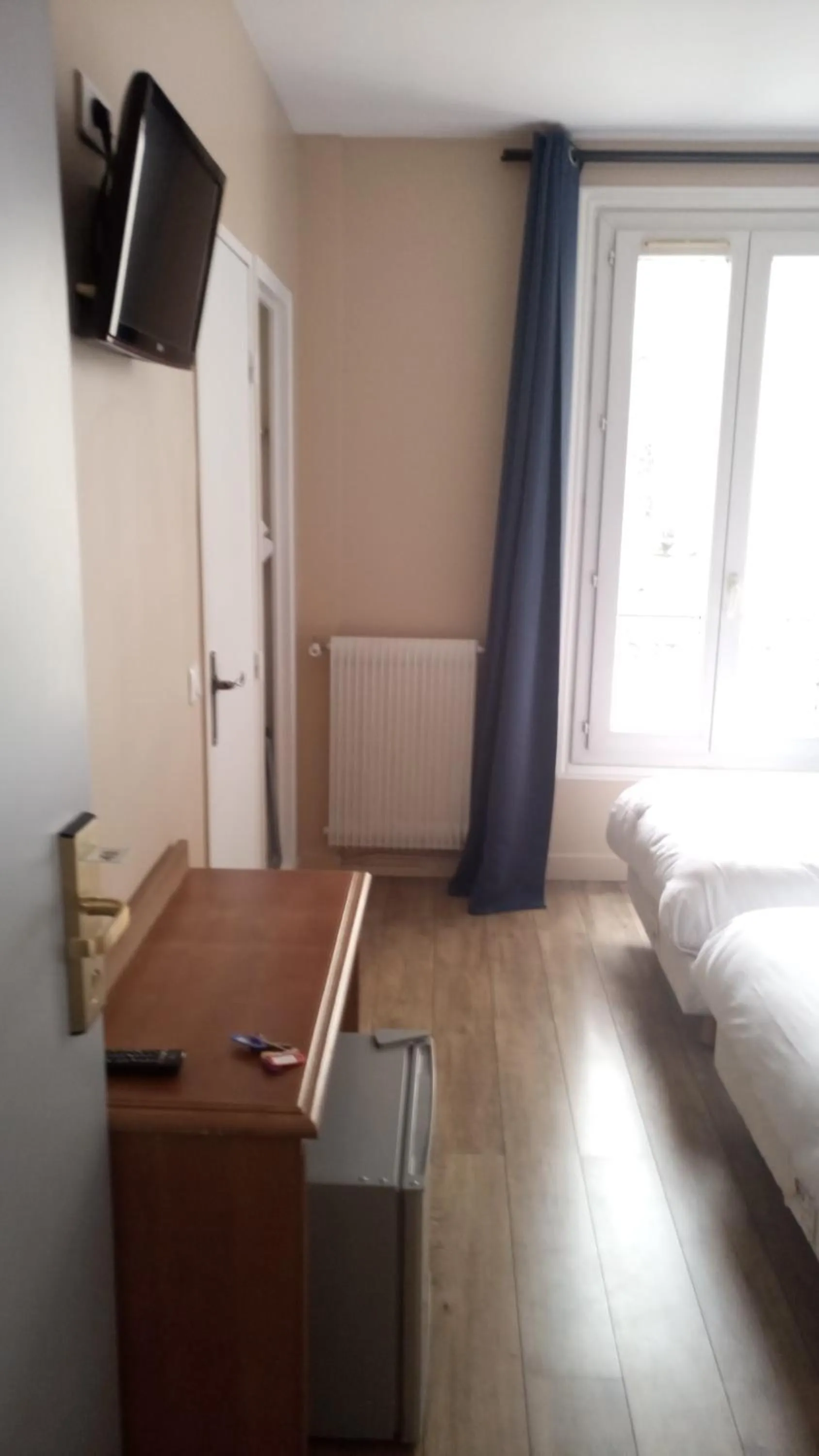 View (from property/room), Bed in Hôtel De La Perdrix Rouge