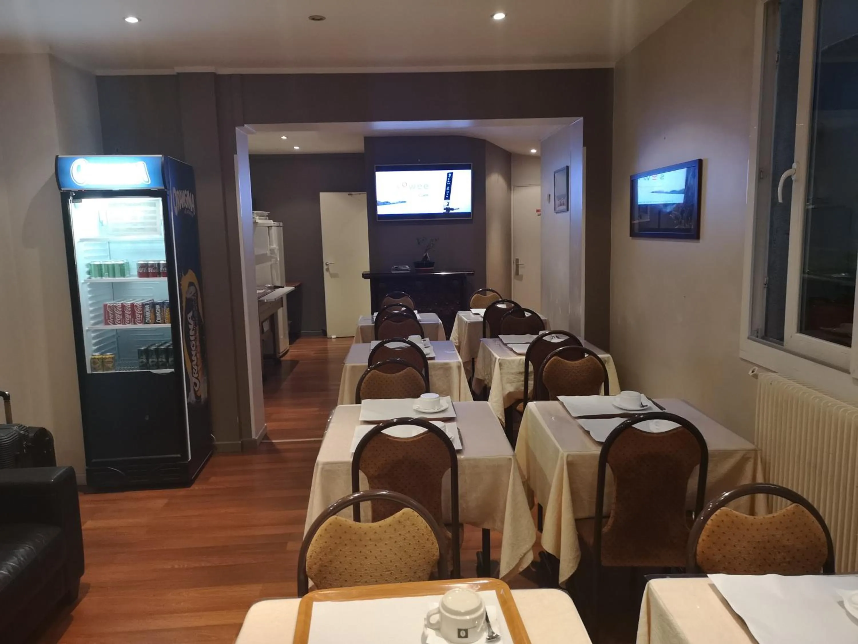 Lounge or bar in Hôtel De La Perdrix Rouge