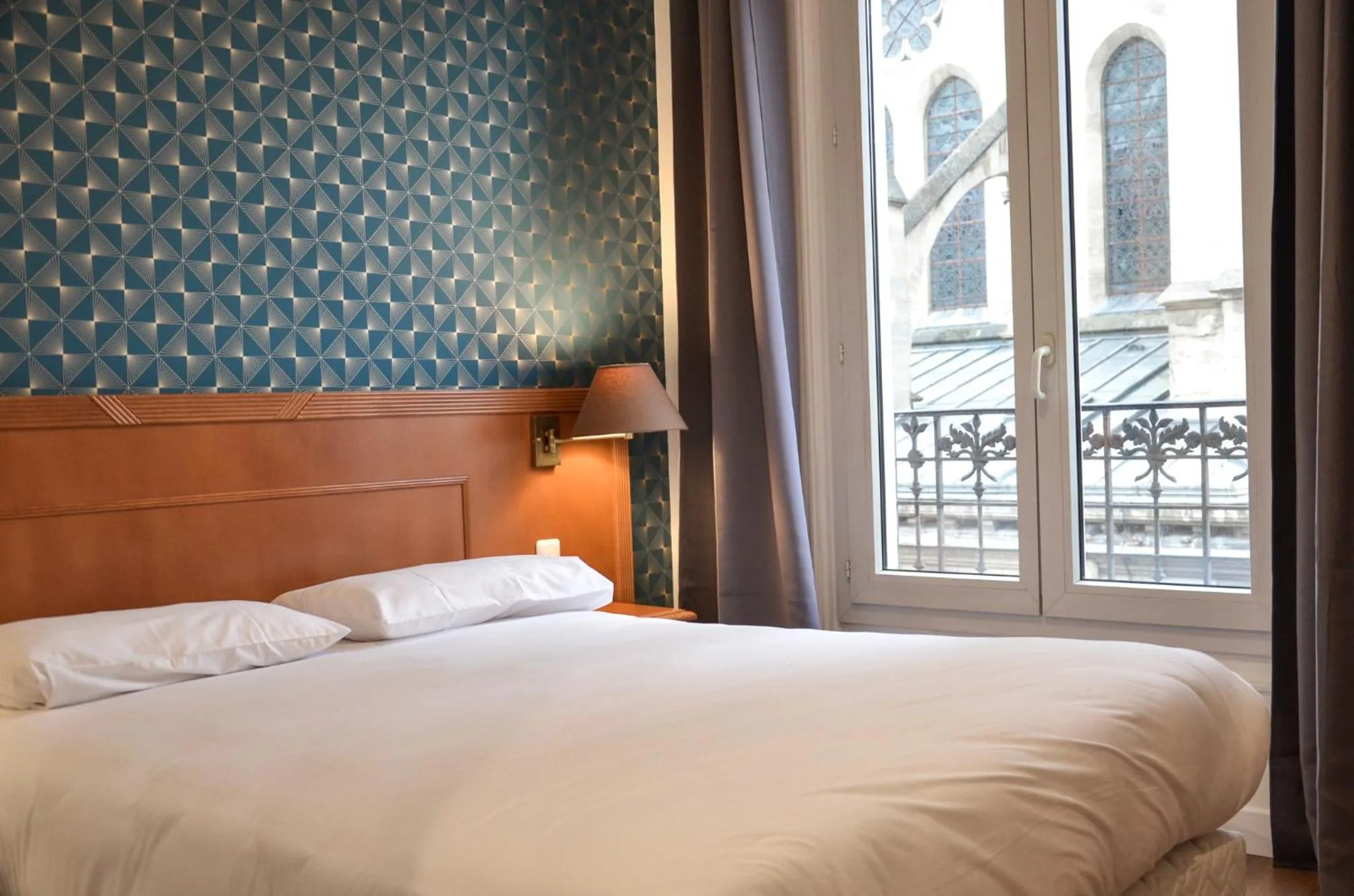 Nearby landmark, Bed in Hôtel De La Perdrix Rouge