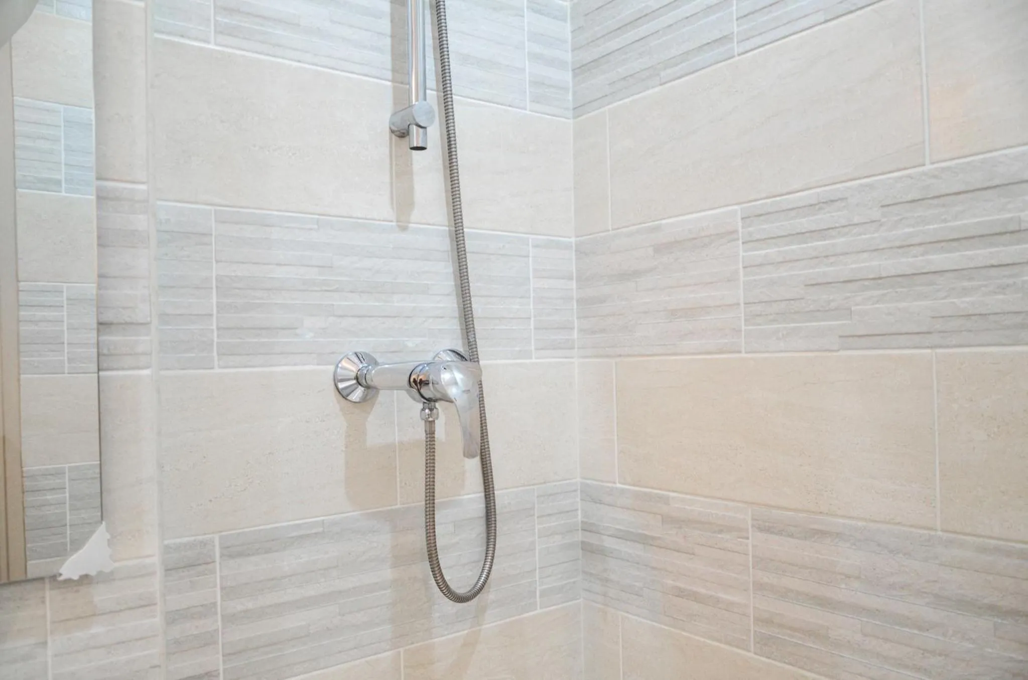 Bathroom in Hôtel De La Perdrix Rouge